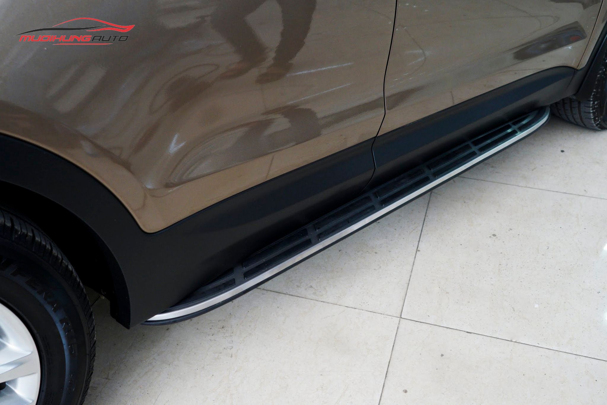 Bậc bước chân Hyundai Santafe 2018