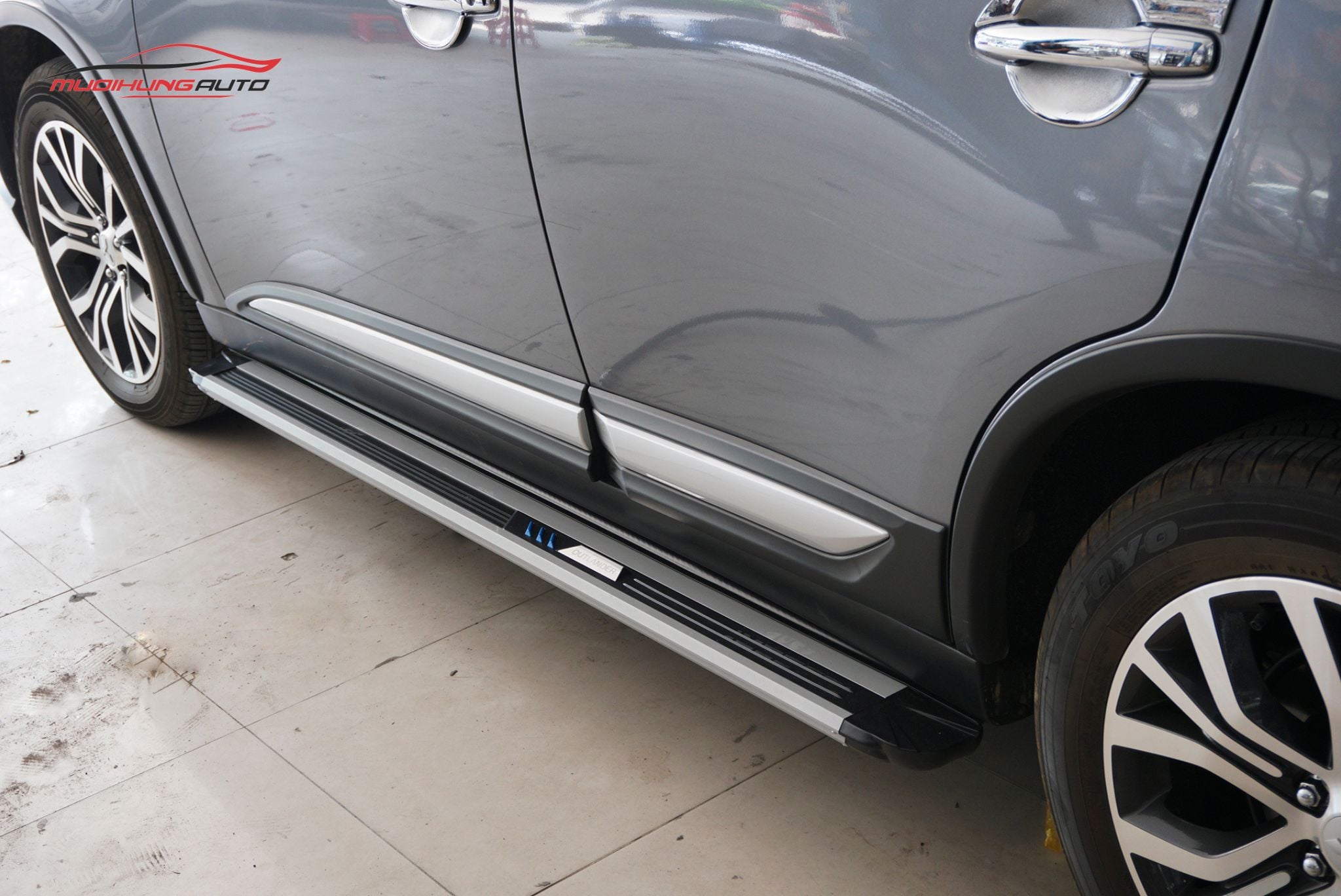 Bậc bước chân Mitsubishi Outlander