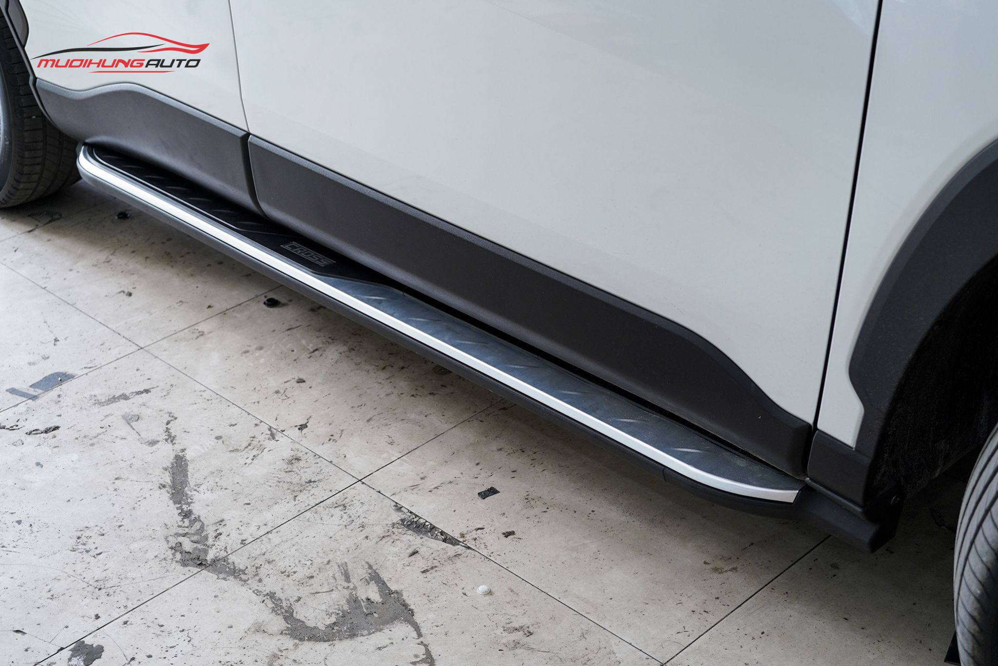 Bậc bước chân Toyota Corolla Cross