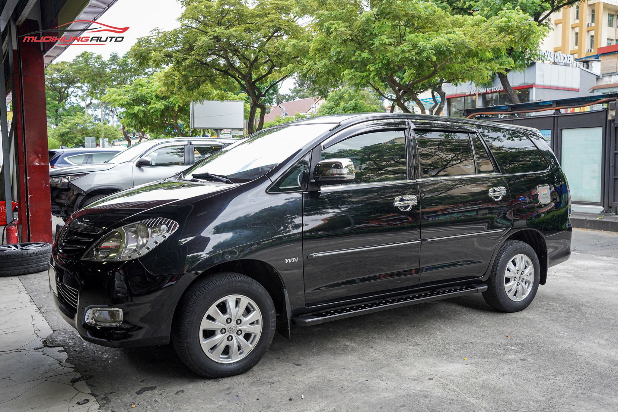 Bậc bước chân Toyota Innova 2008