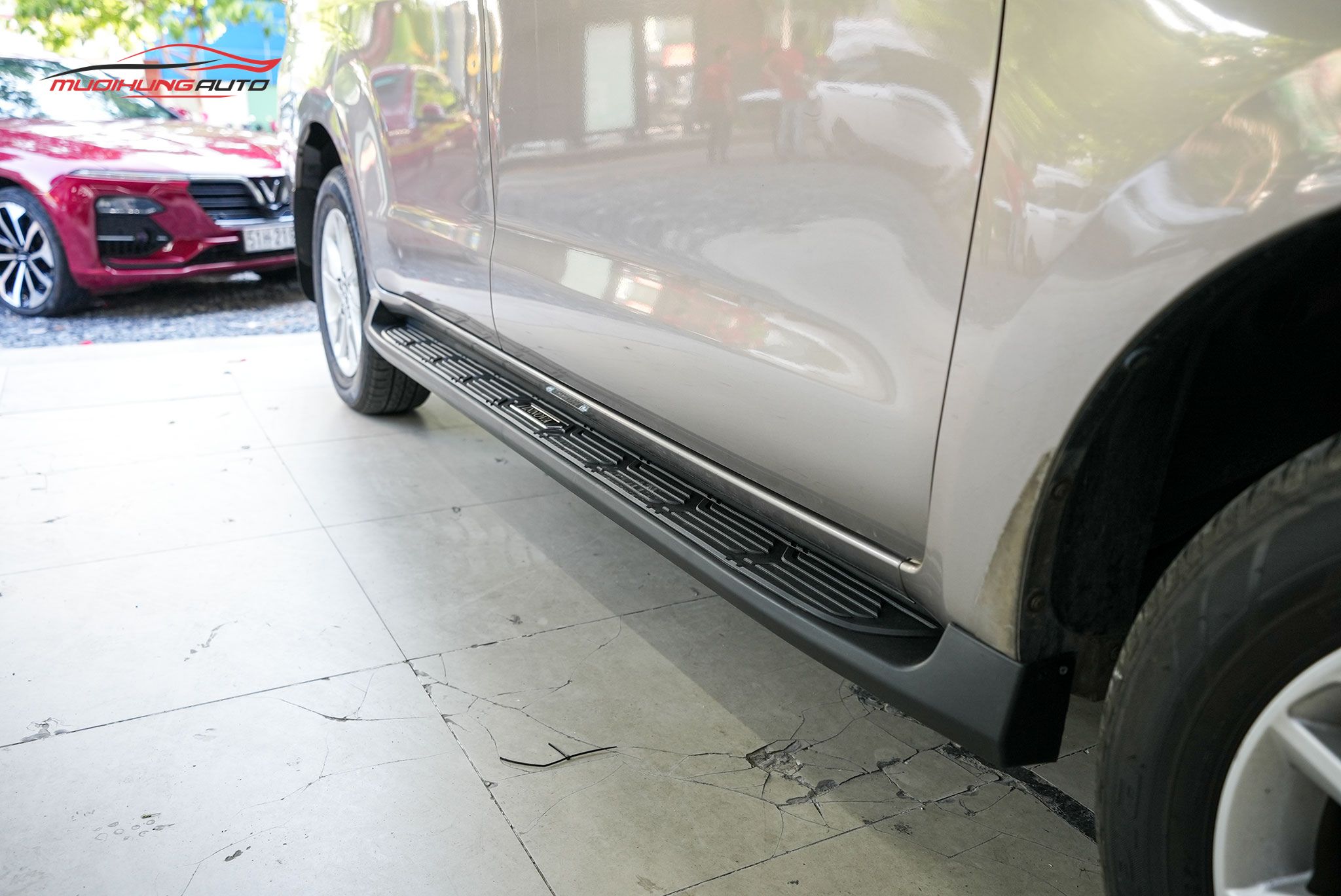 Bậc bước chân Toyota Innova 2009