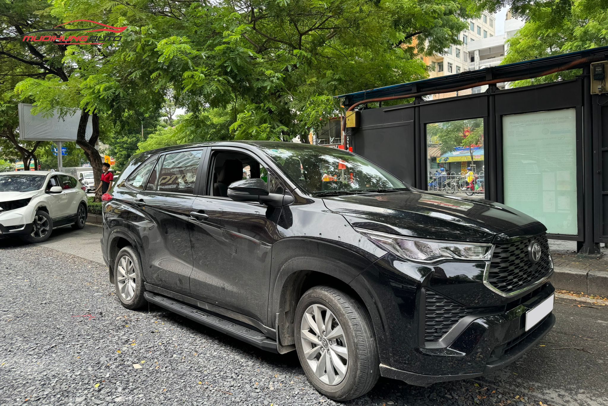 Bậc bước chân Toyota Innova 2022 - 2023