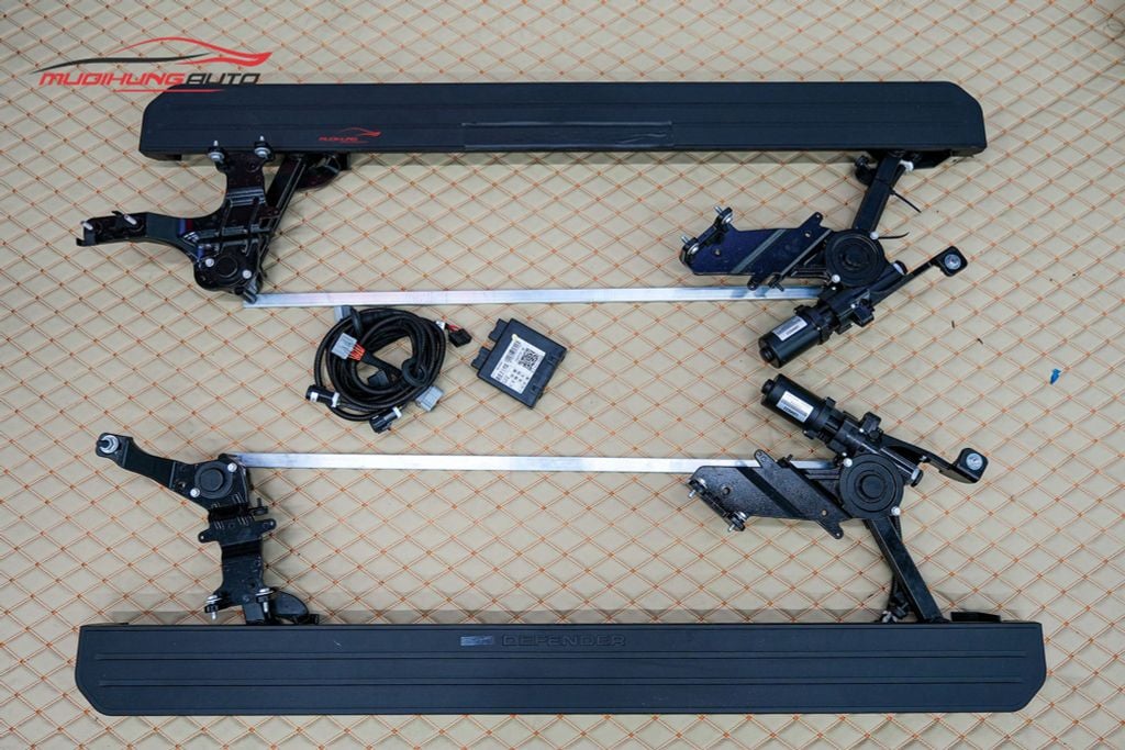 Bậc bước chân tự động thò thụt Land Rover Defender