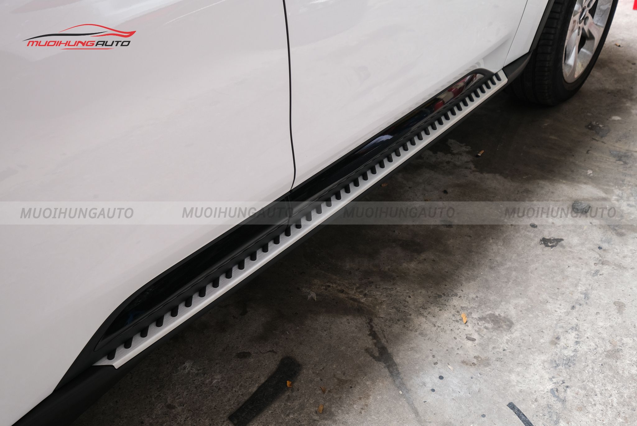 Bậc bước chân Vinfast LUX SA 2.0 2019