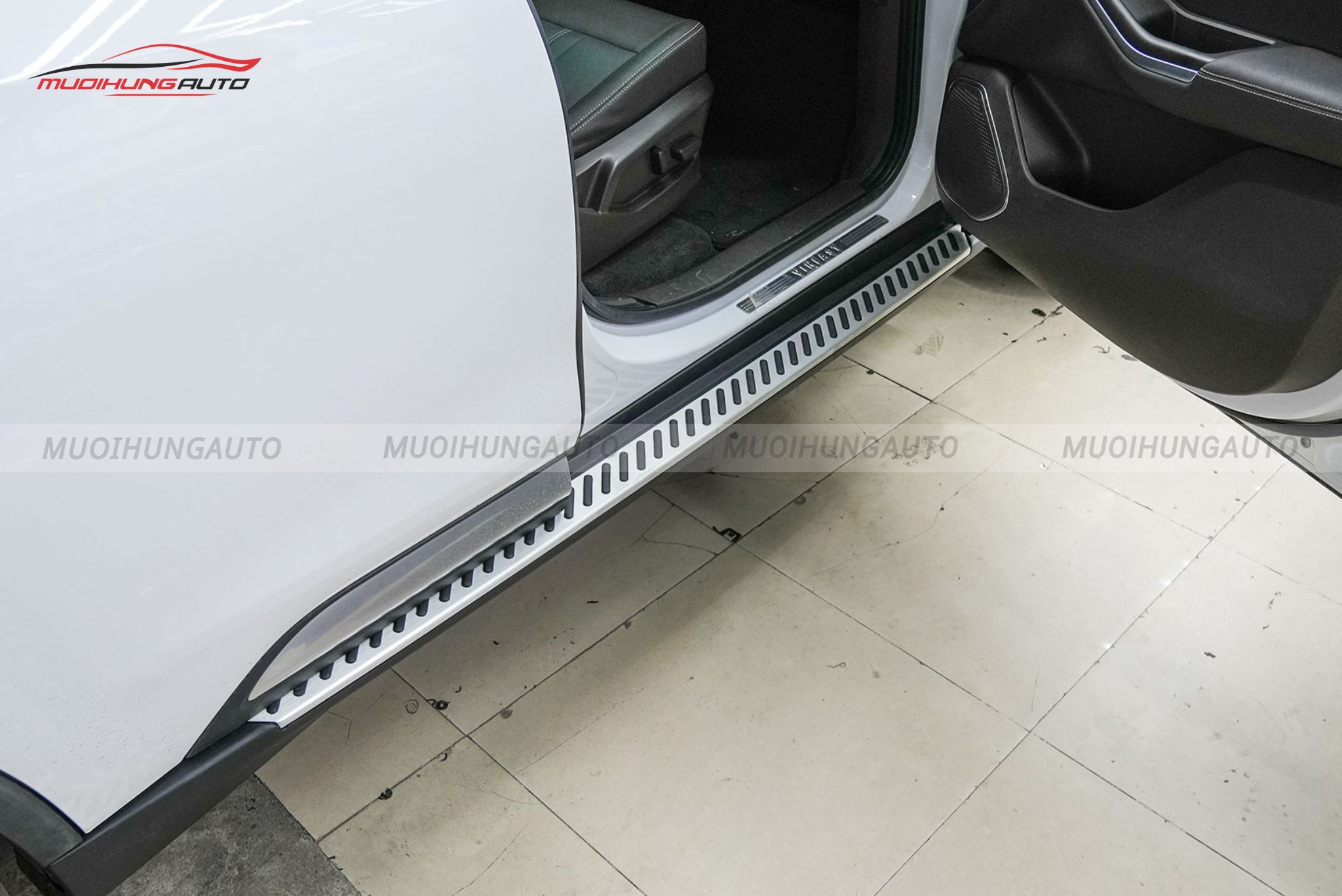 Bậc bước chân Vinfast LUX SA2.0 2020