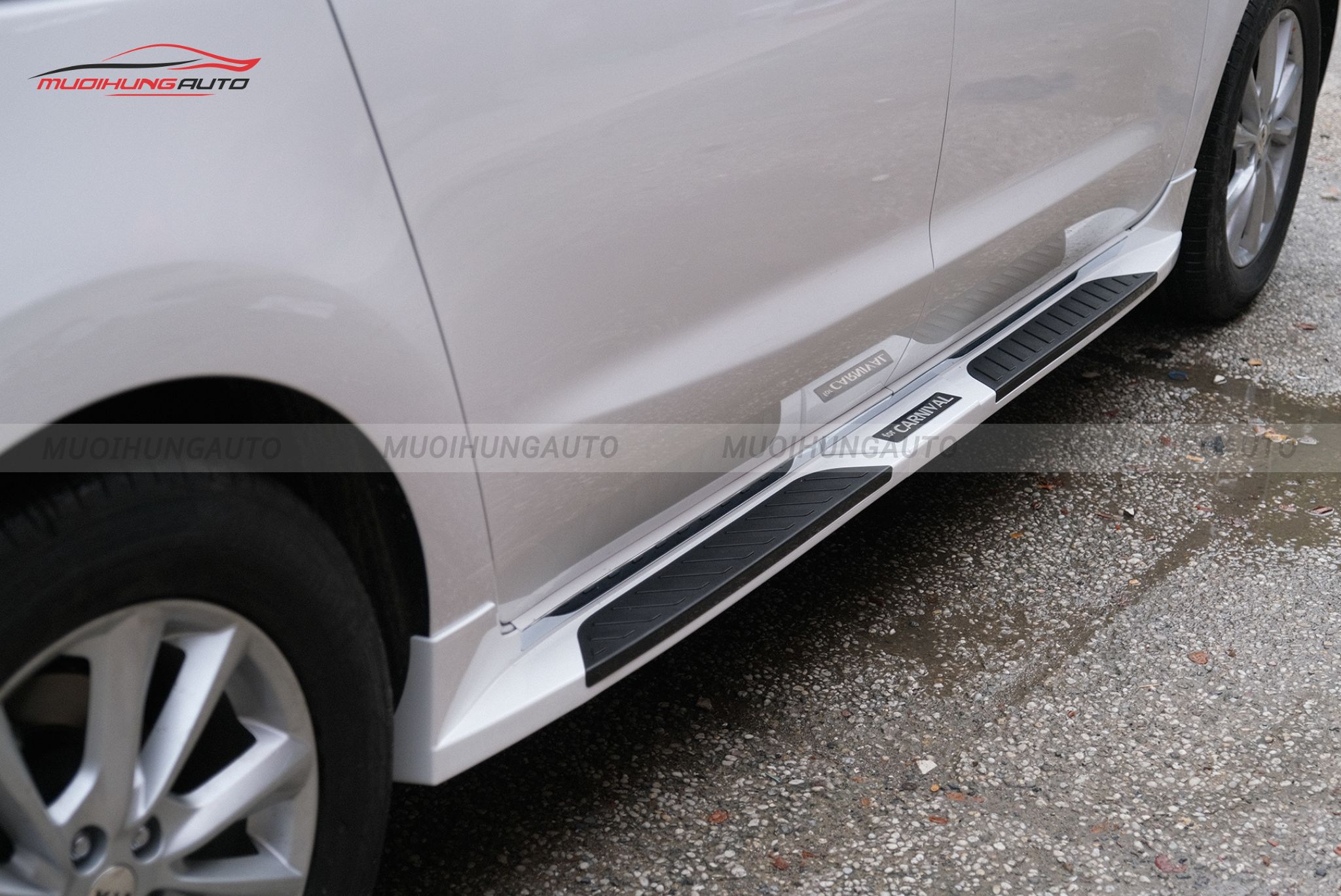 Bậc bước chân xe Kia Sedona 2020