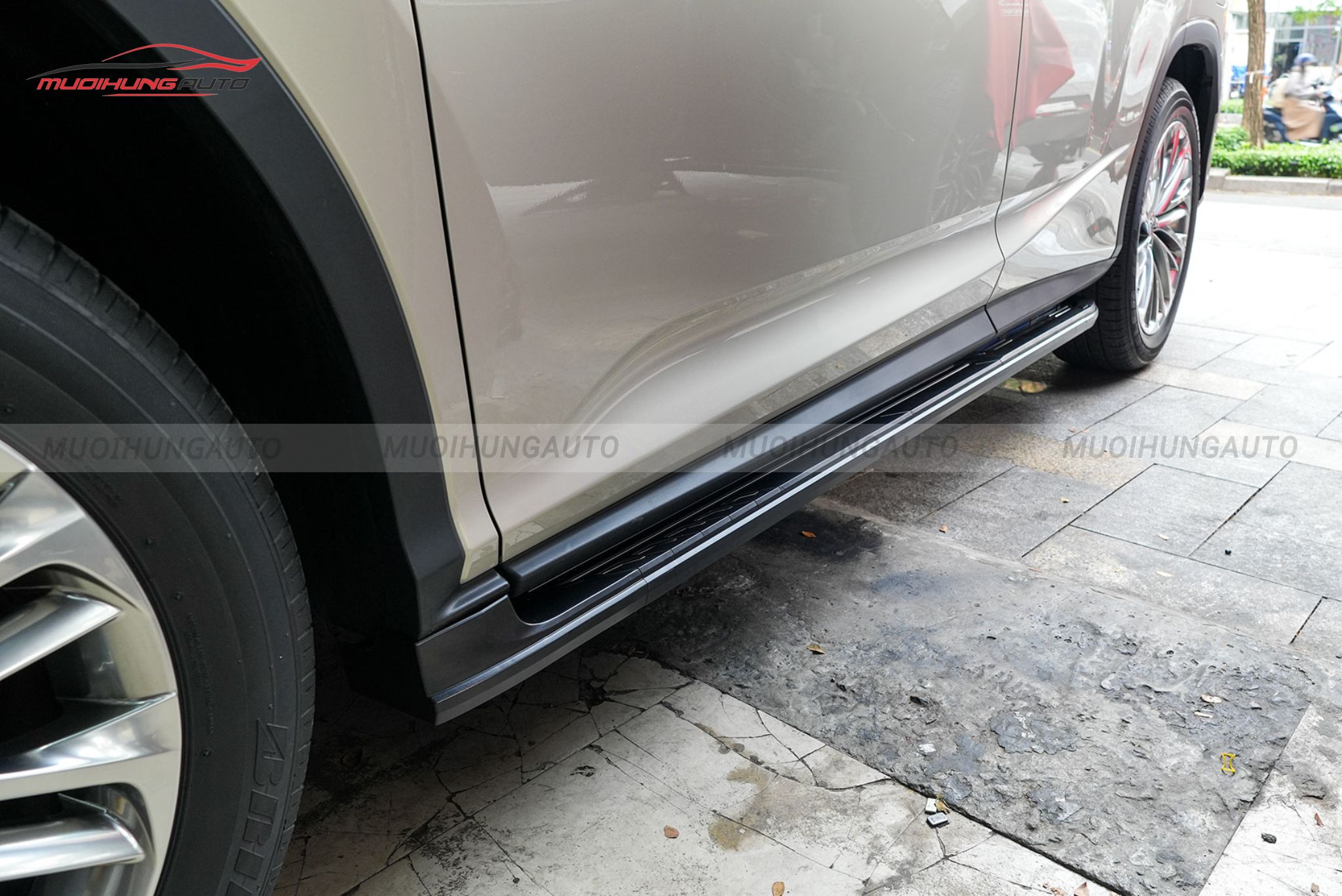 Bậc bước chân xe Lexus RX300 2021