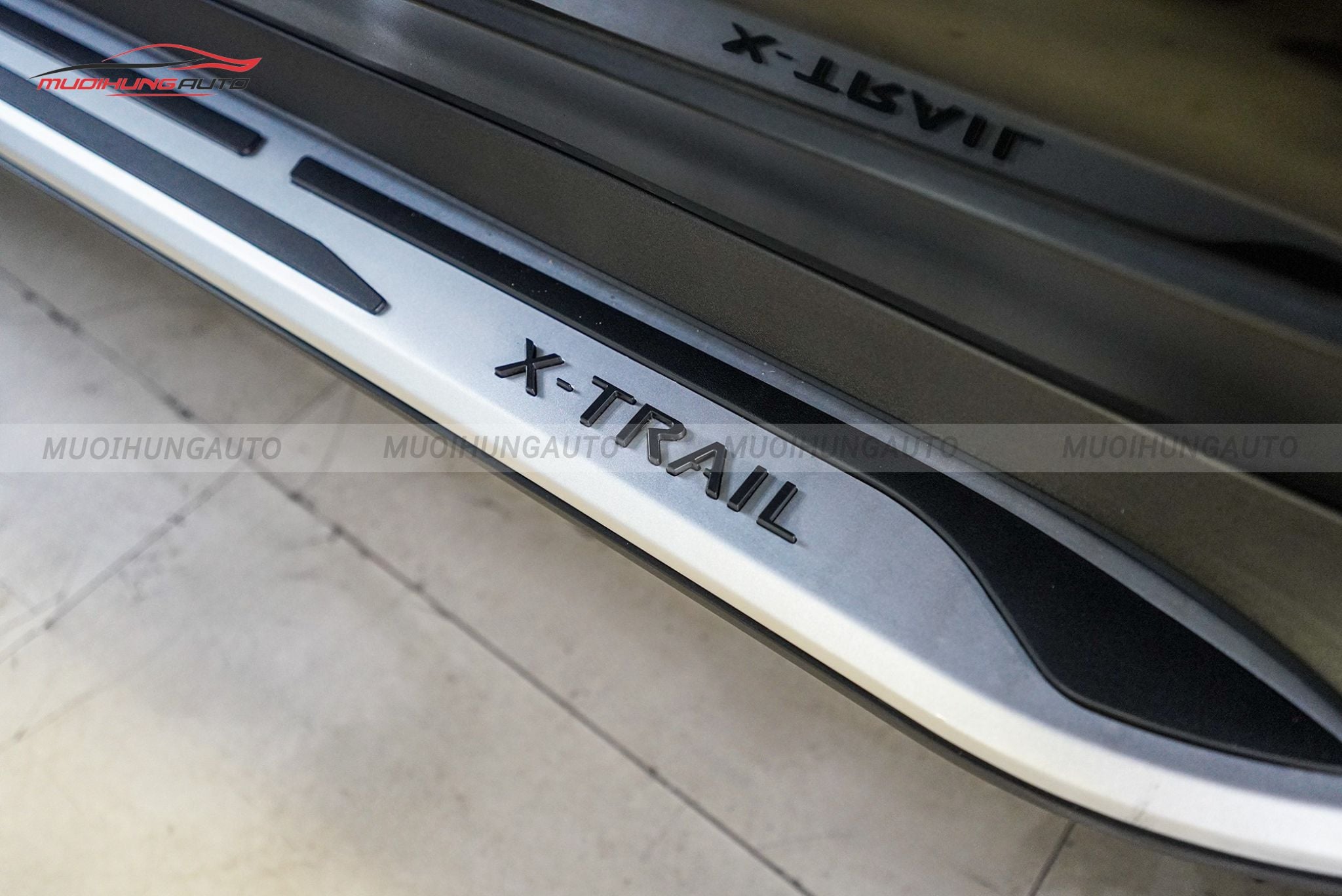 Bậc bước chân xe Nissan X-Trail 2017