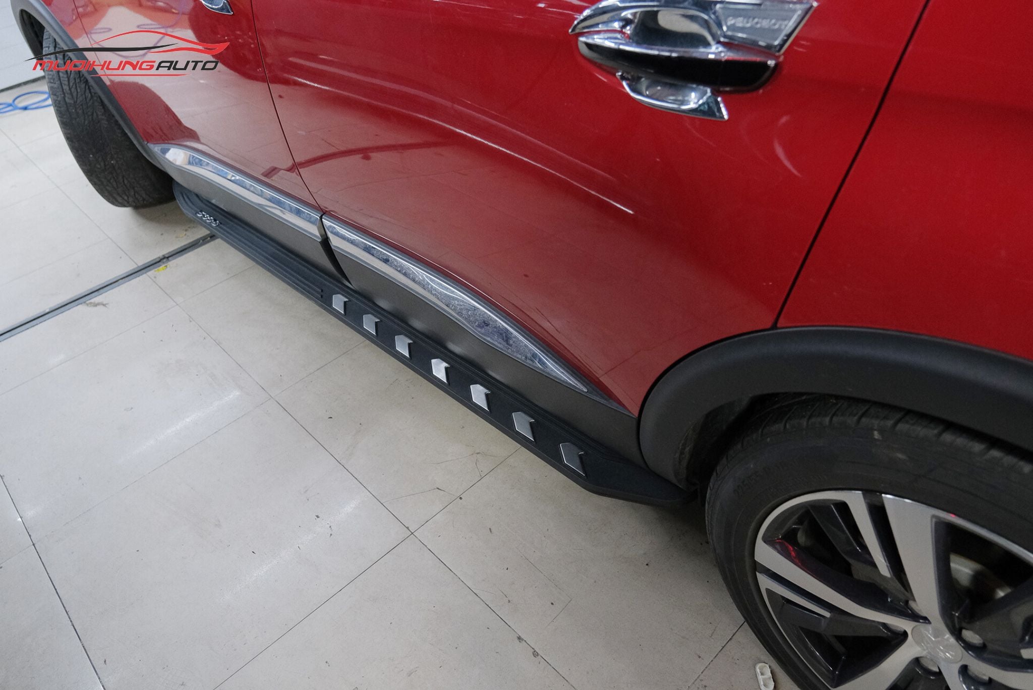 Bậc bước chân xe Peugeot