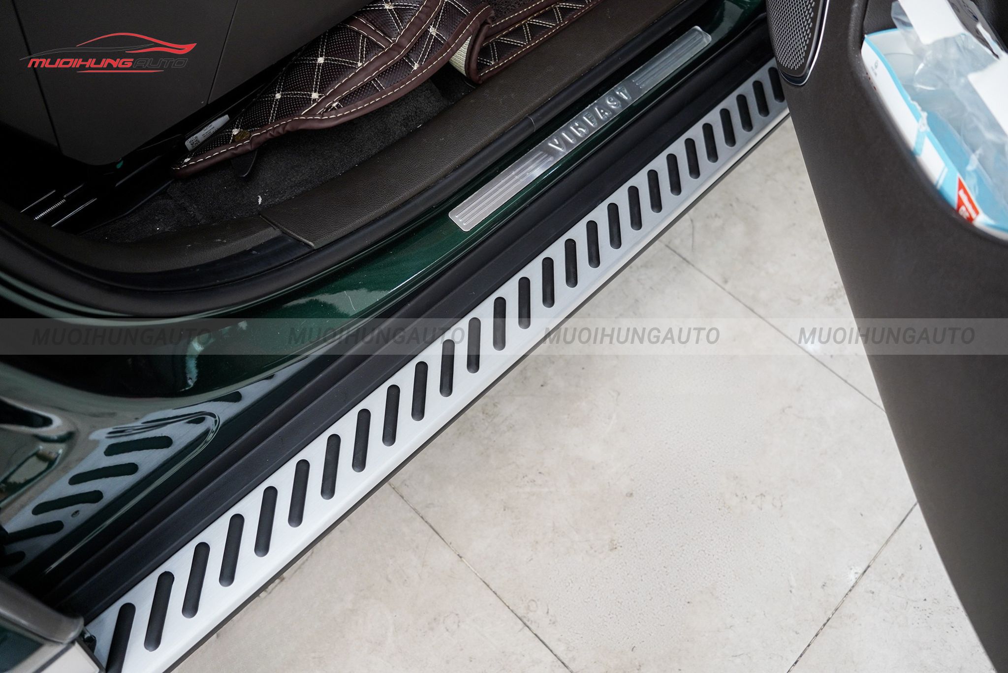 Bậc bước chân xe Vinfast LUX SA2.0 2020