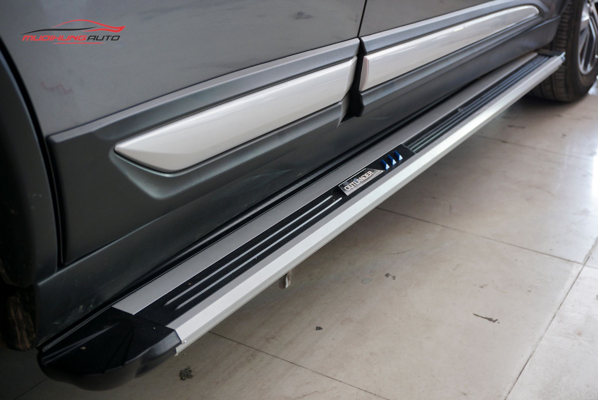 Bậc bước lên xuống Mitsubishi Outlander