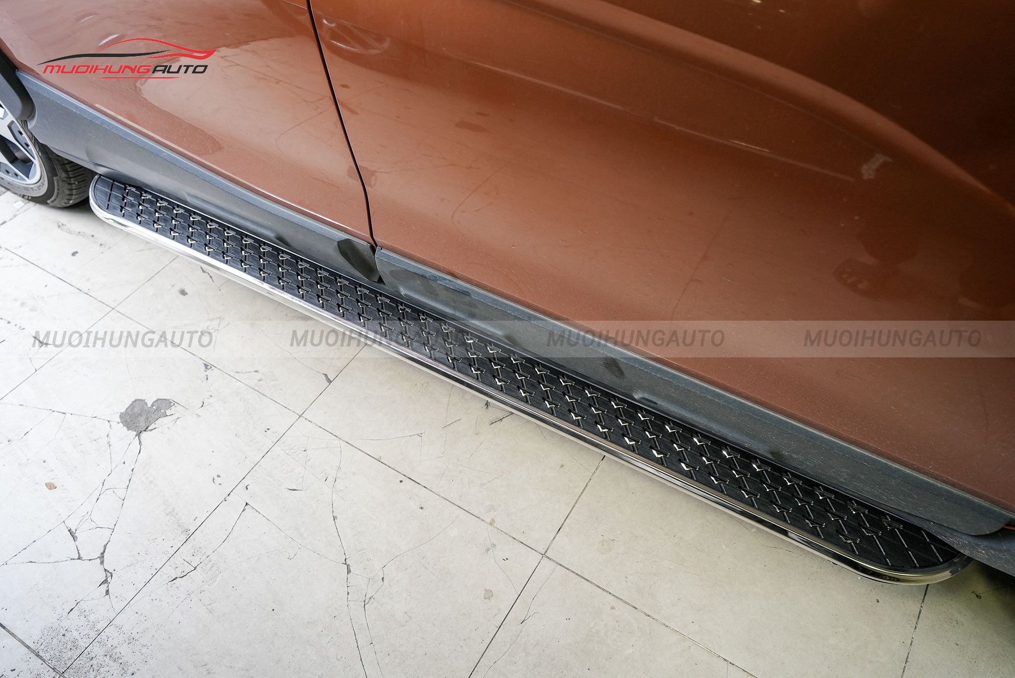 Bậc bước lên xuống Mitsubishi Xpander Cross 2024