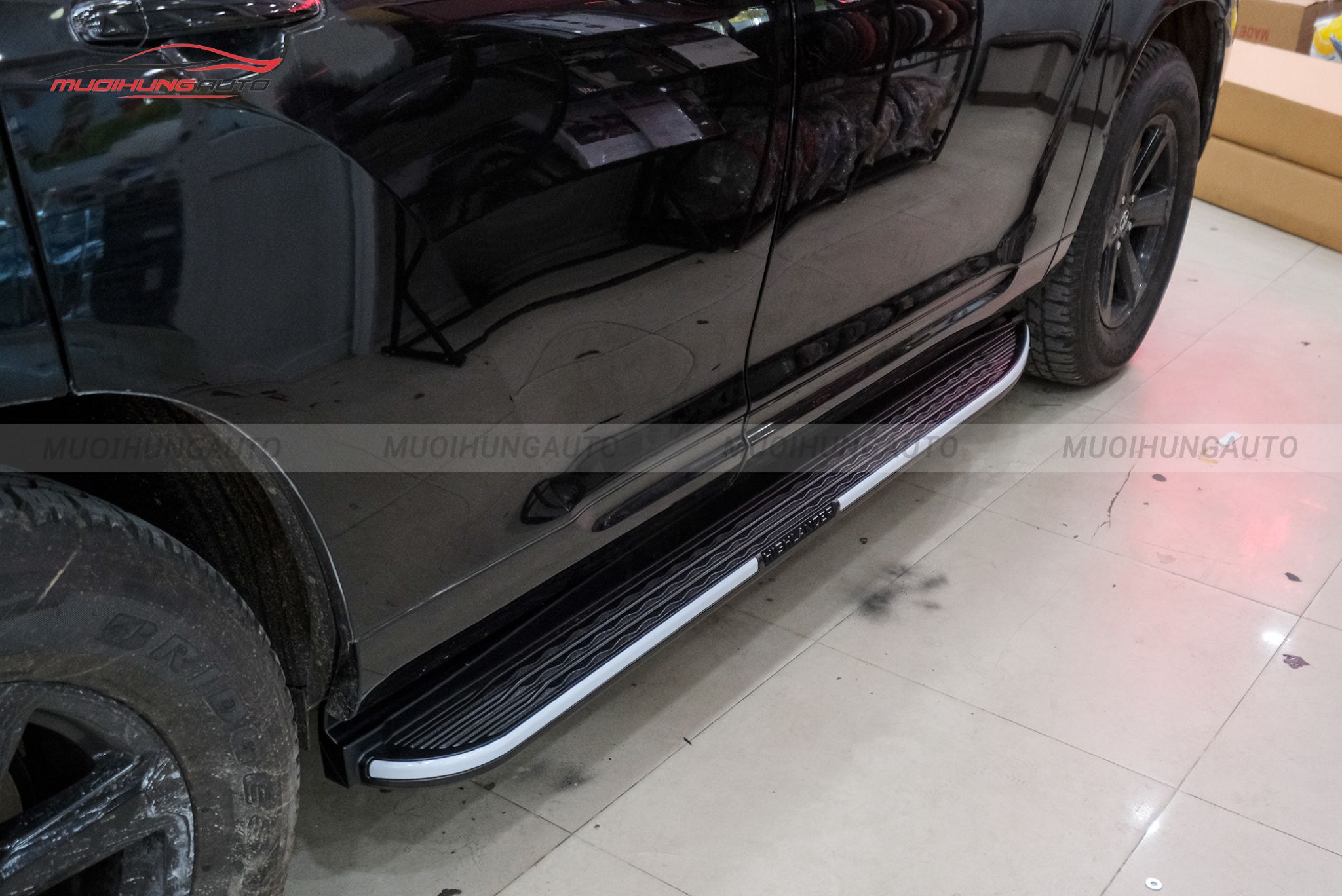 Bậc bước lên xuống Toyota Highlander 2015+