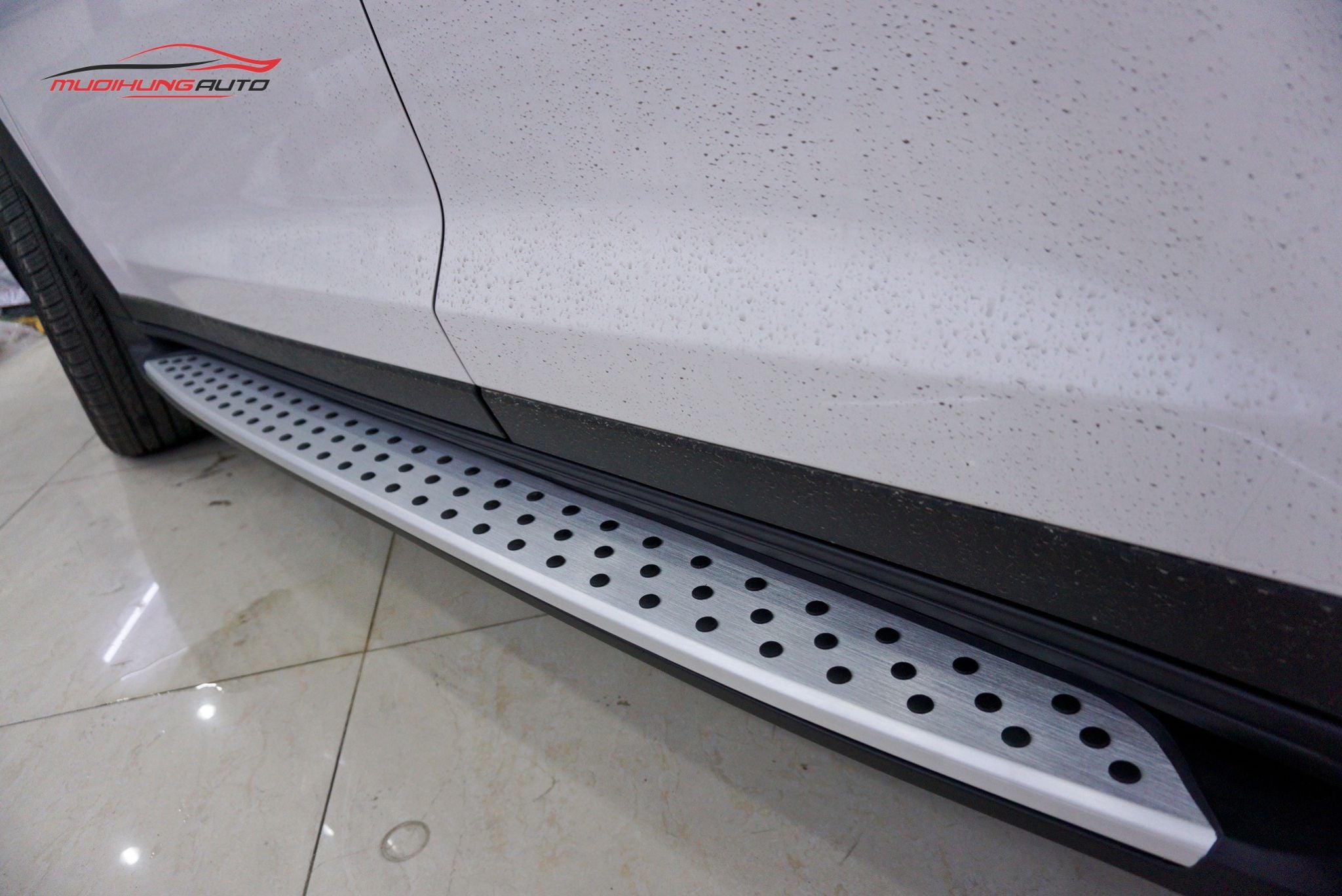 Bậc bước lên xuống xe Hyundai Tucson 2022