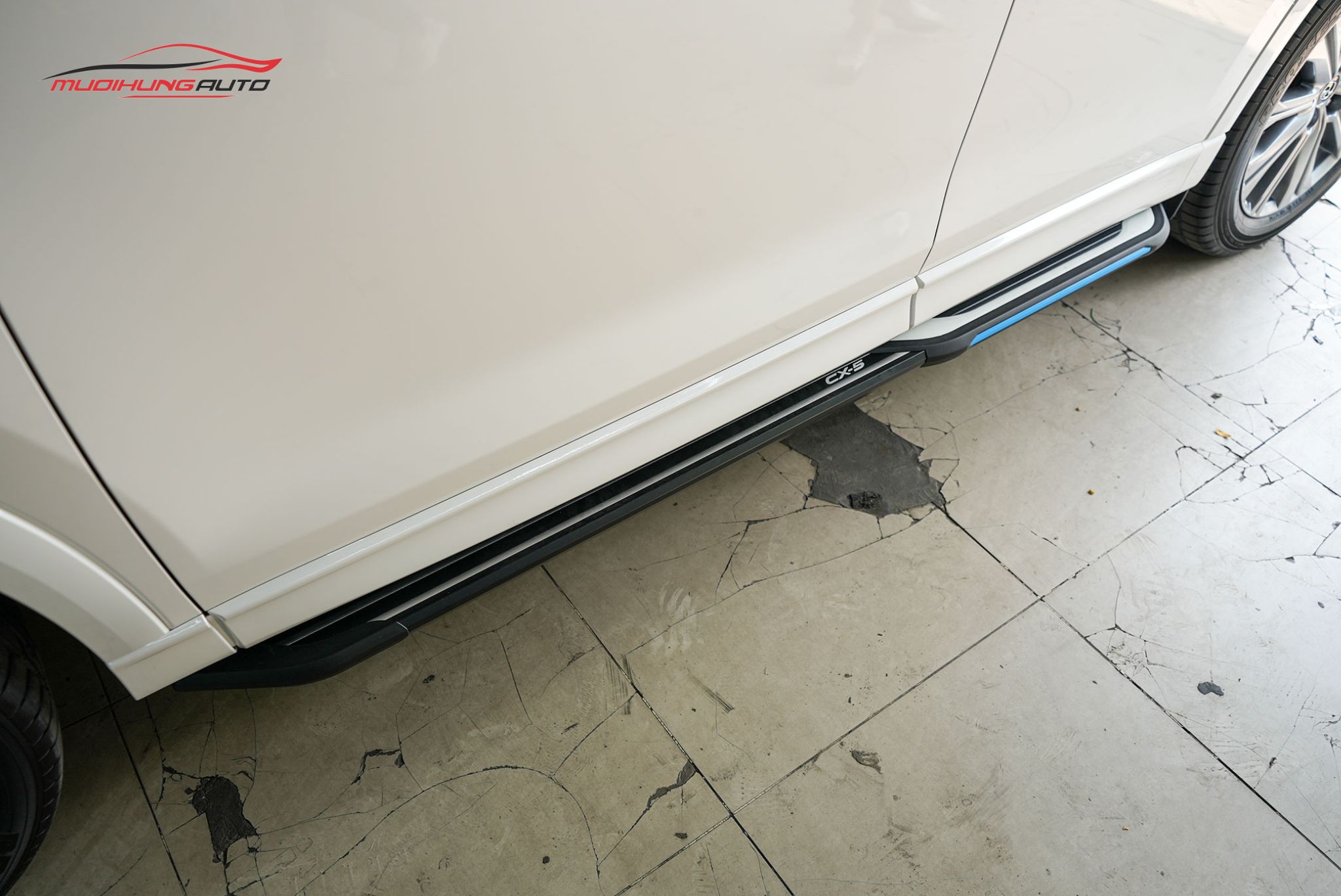 Bậc bước lên xuống xe Mazda CX5 2018