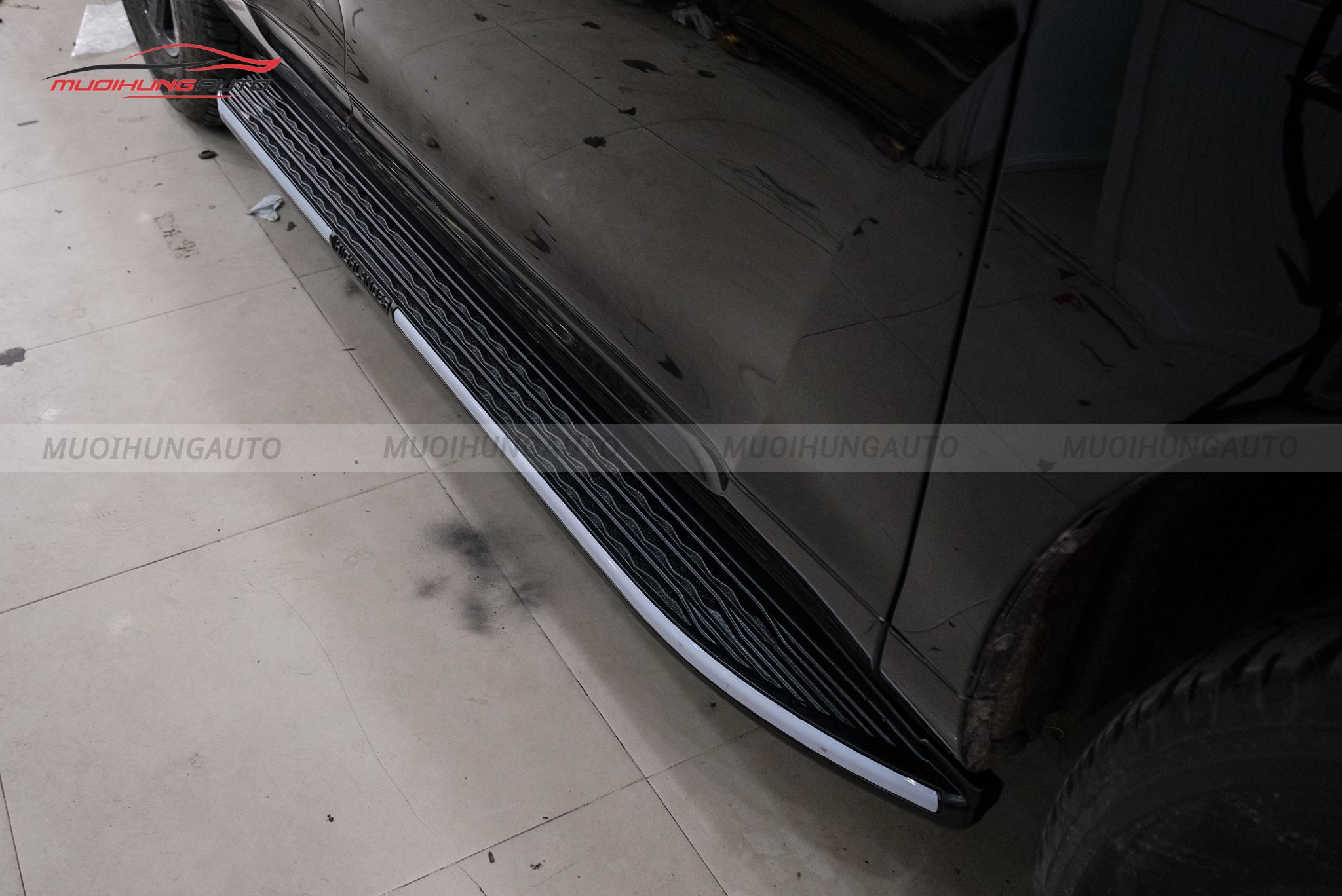 Bậc bước lên xuống xe Toyota Highlander 2015+