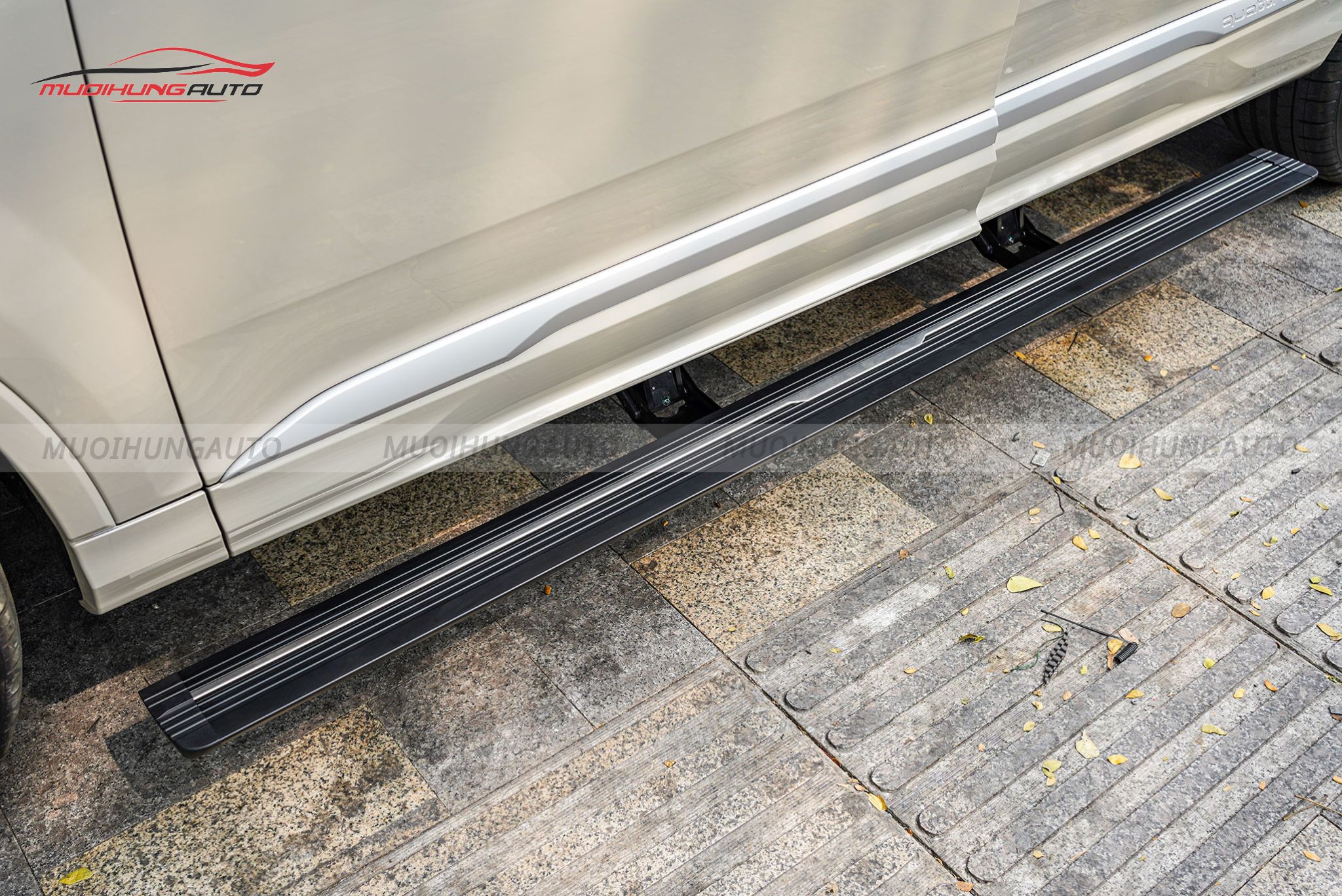 Bậc dẫm chân điện Audi Q7 2024