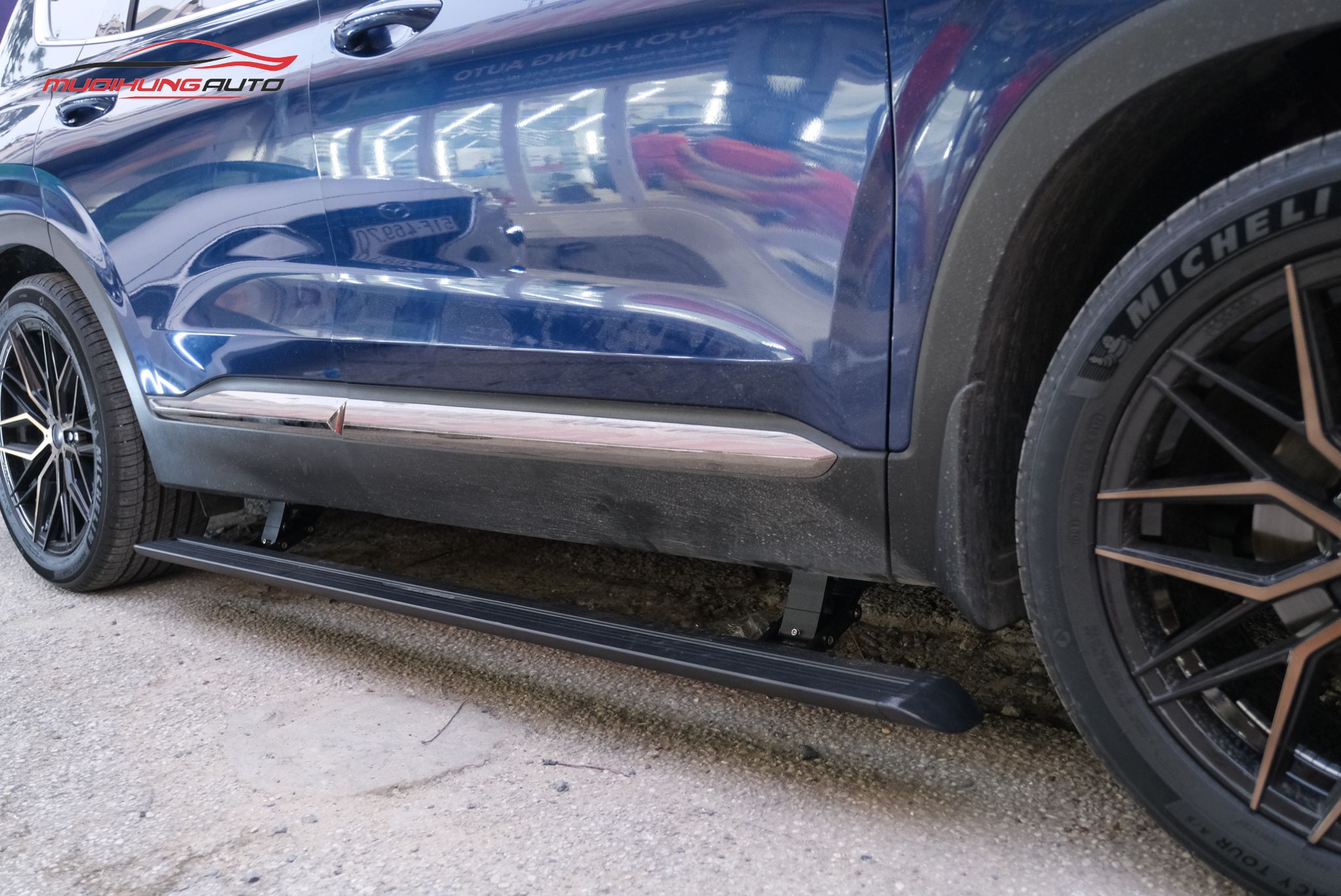 Bậc dẫm điện cho Hyundai Santafe 2019