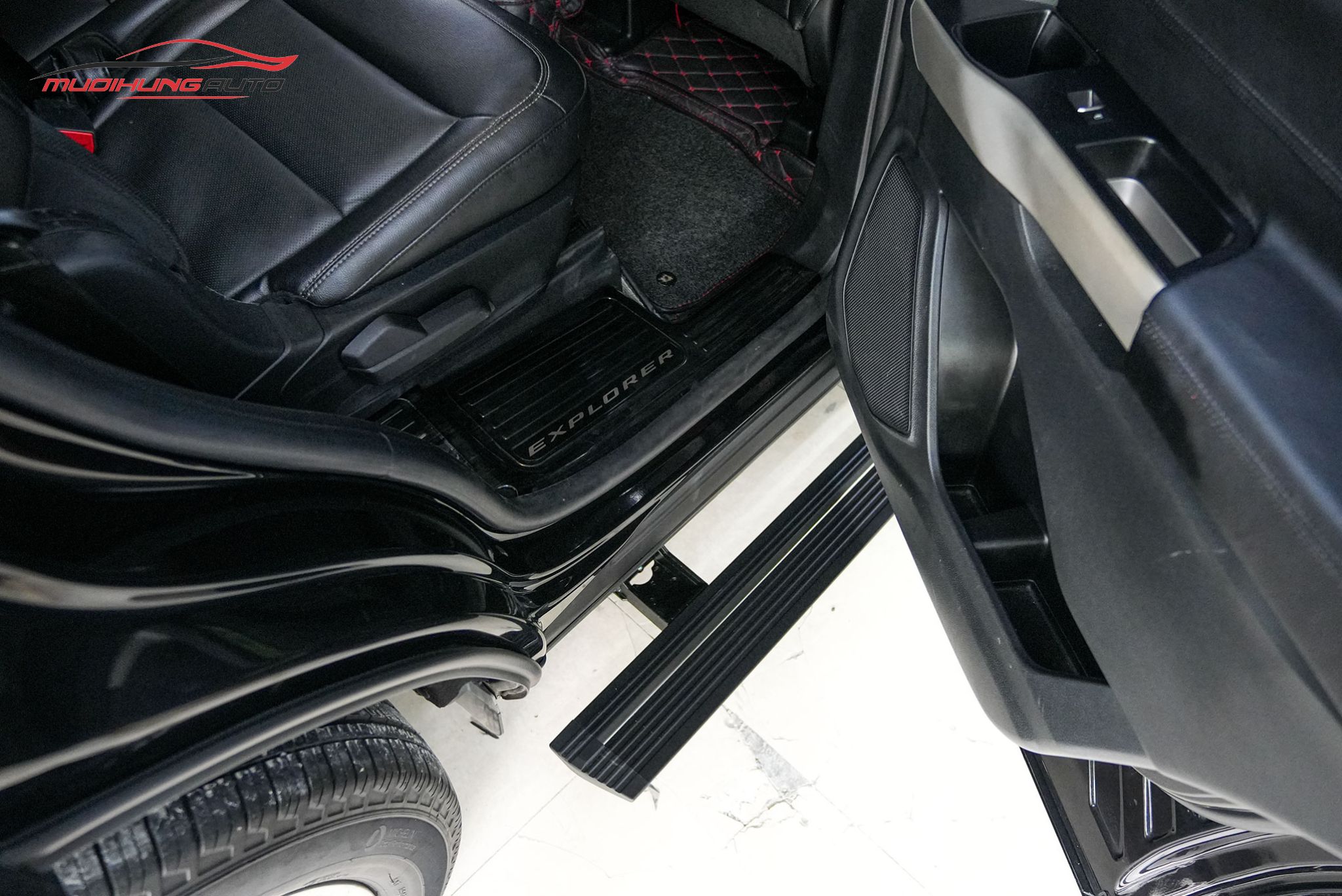 Bậc dẫm điện Ford Explorer 2022