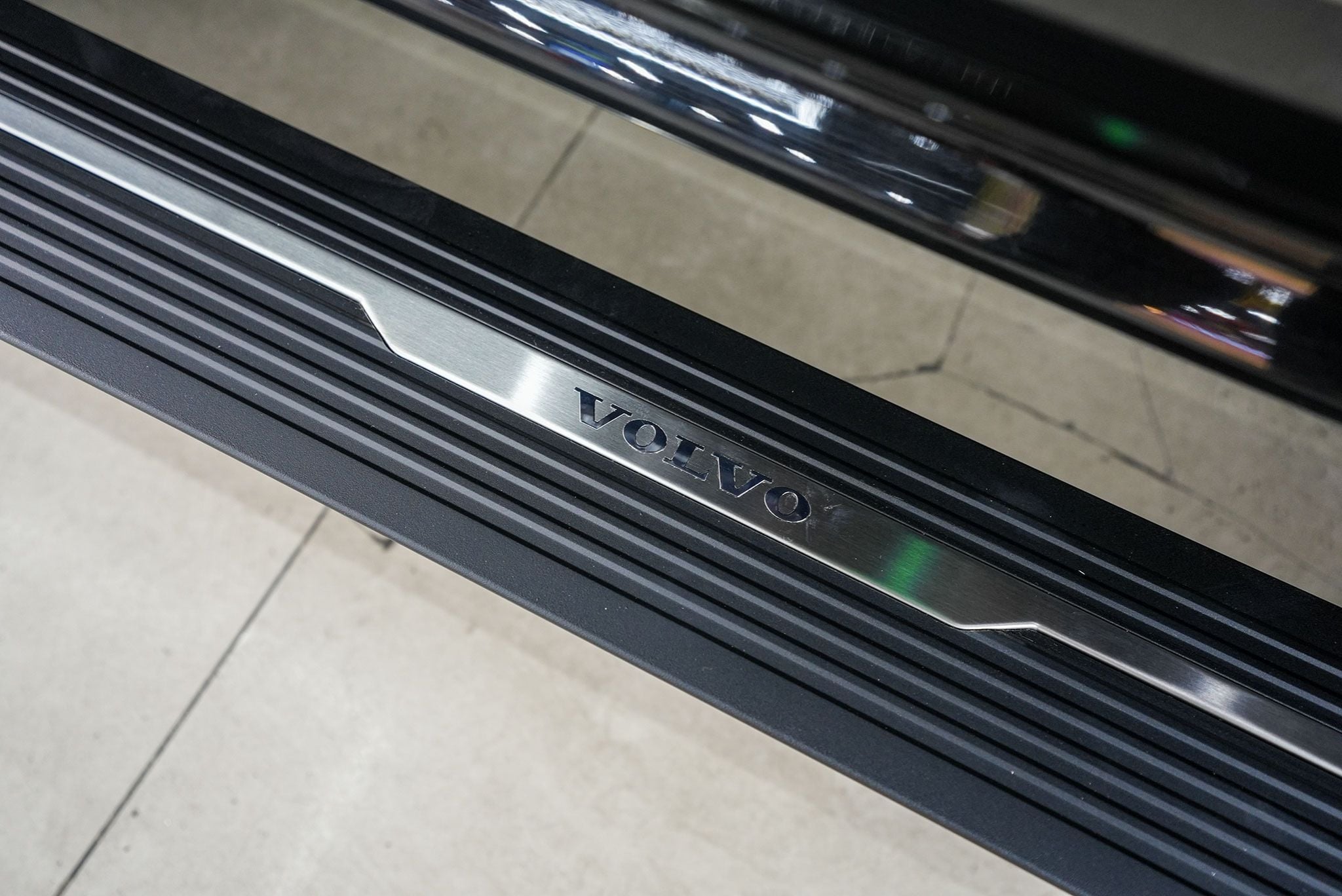 Bậc dẫm điện tự động cho Volvo XC90 2022