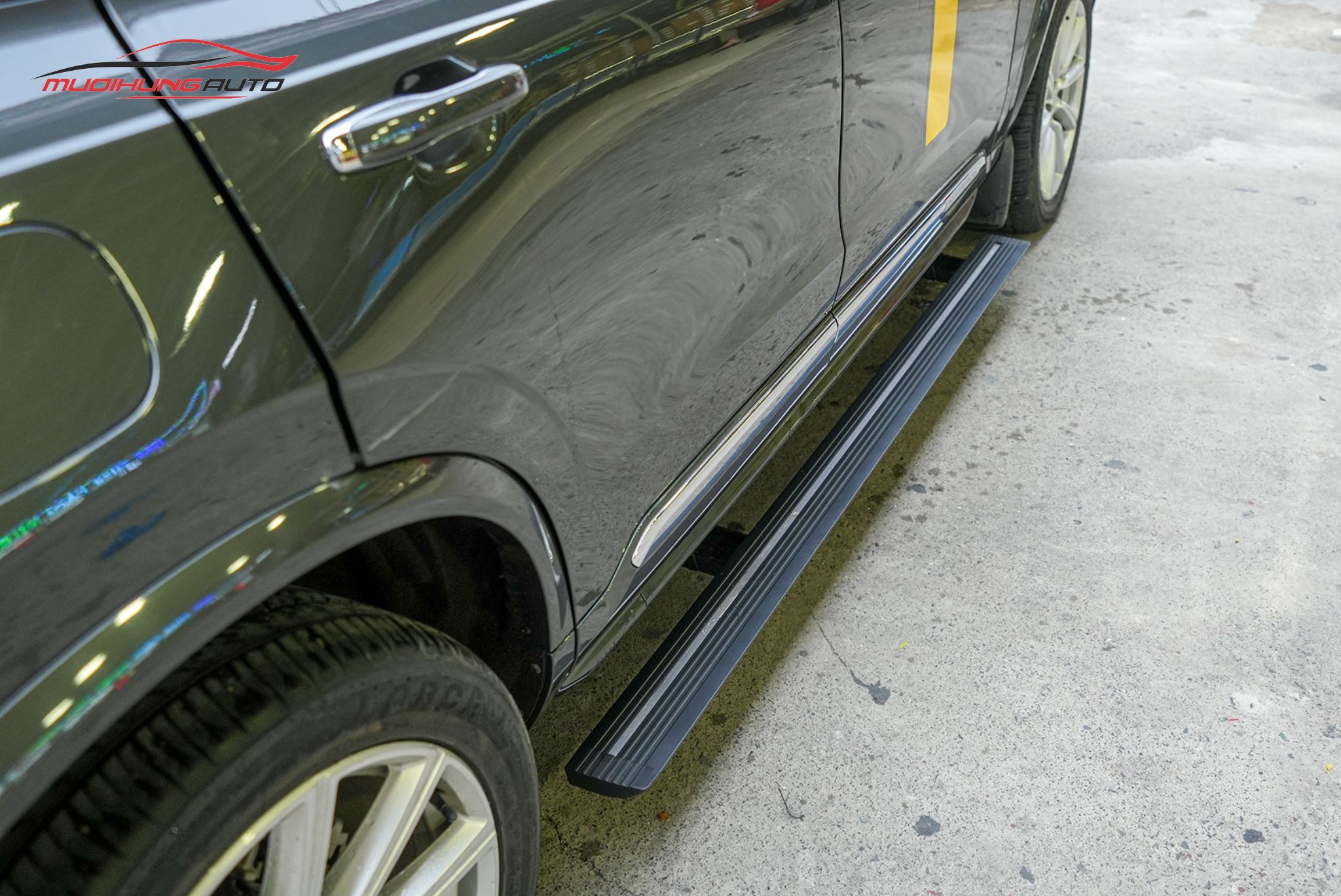 Bậc dẫm điện tự động cho Volvo XC90