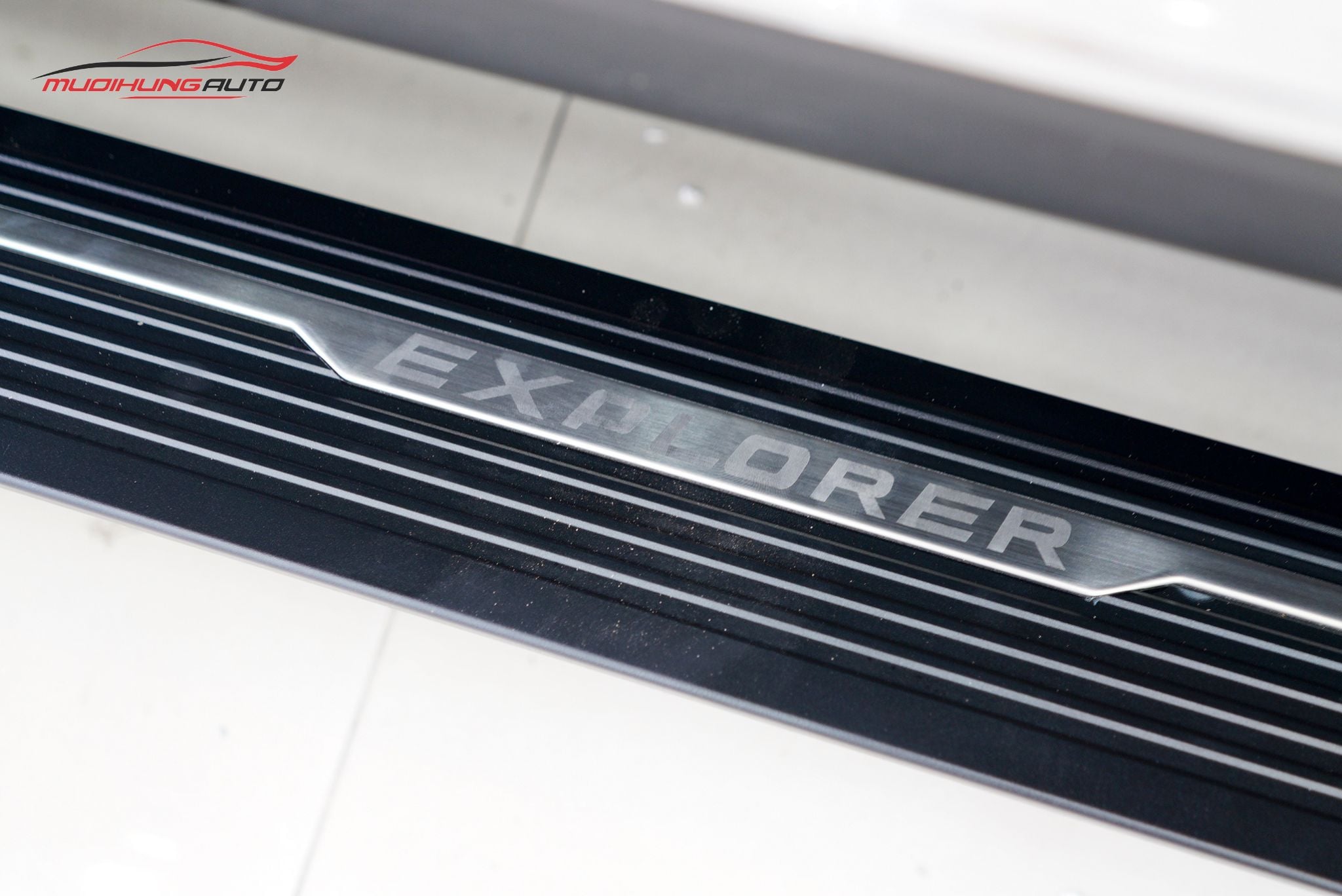 Bậc dẫm điện tự động Ford Explorer 2018