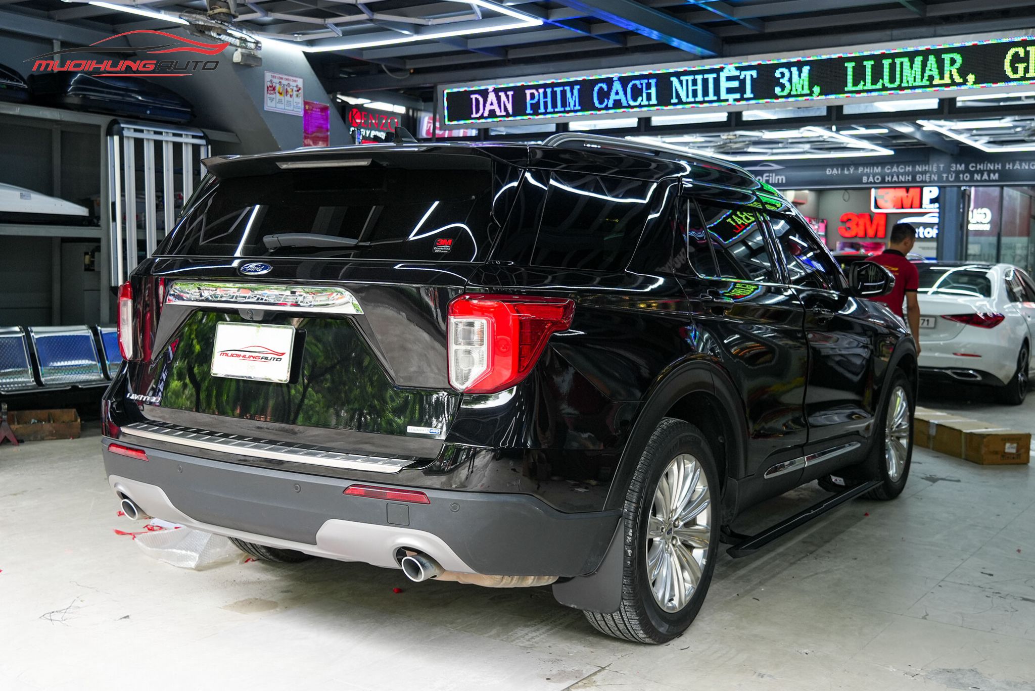 Bậc dẫm điện tự động Ford Explorer 2022