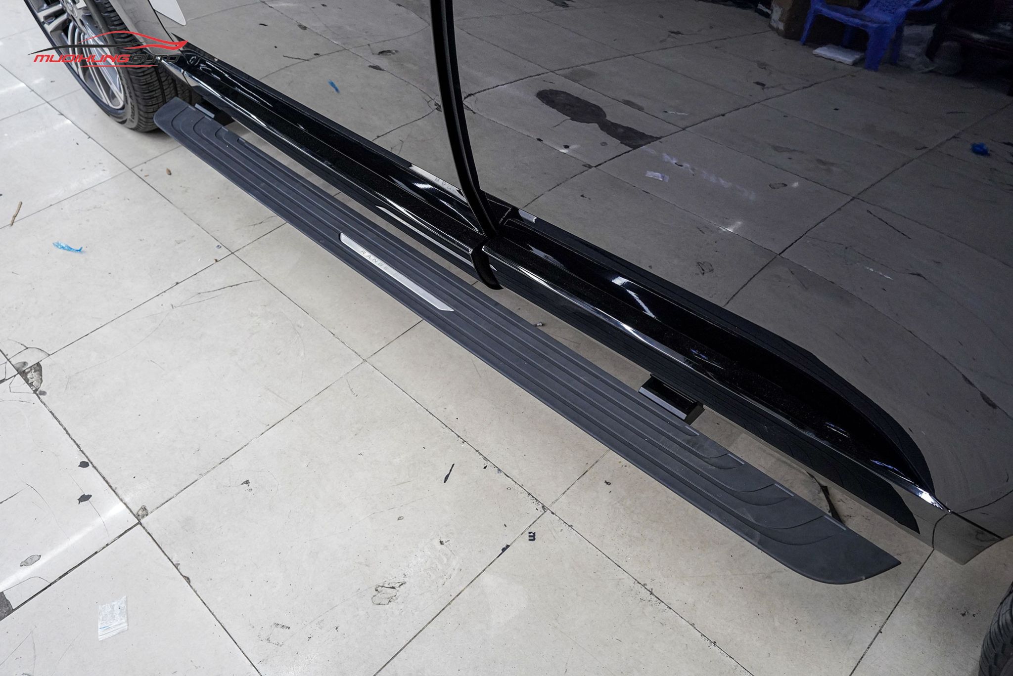 Bậc dẫm điện tự động Land Rover Range Rover 2023