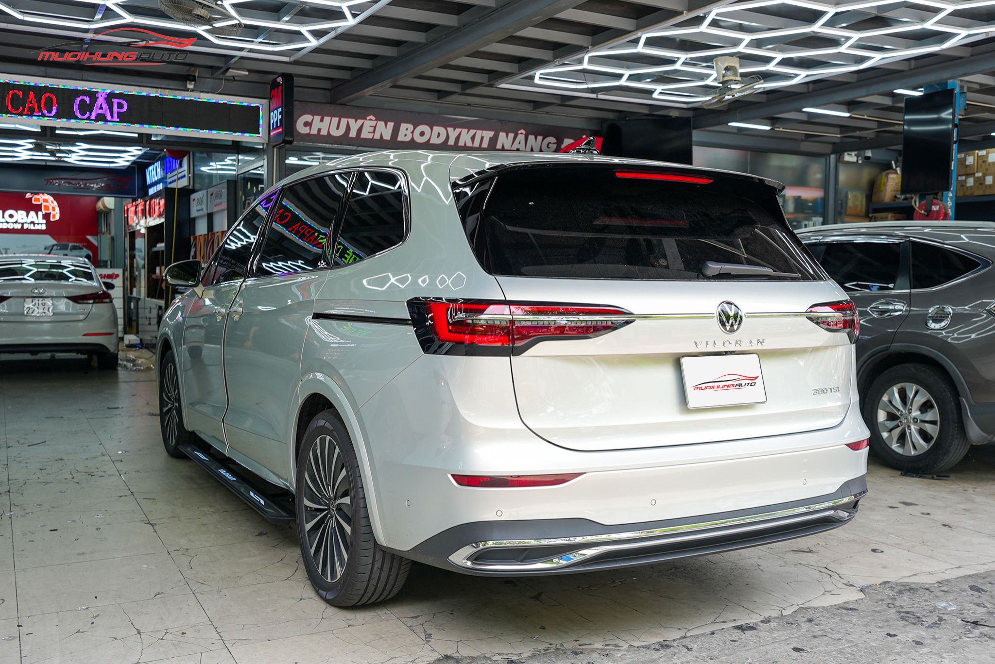 Bậc dẫm điện tự động Volkswagen Viloran 2024