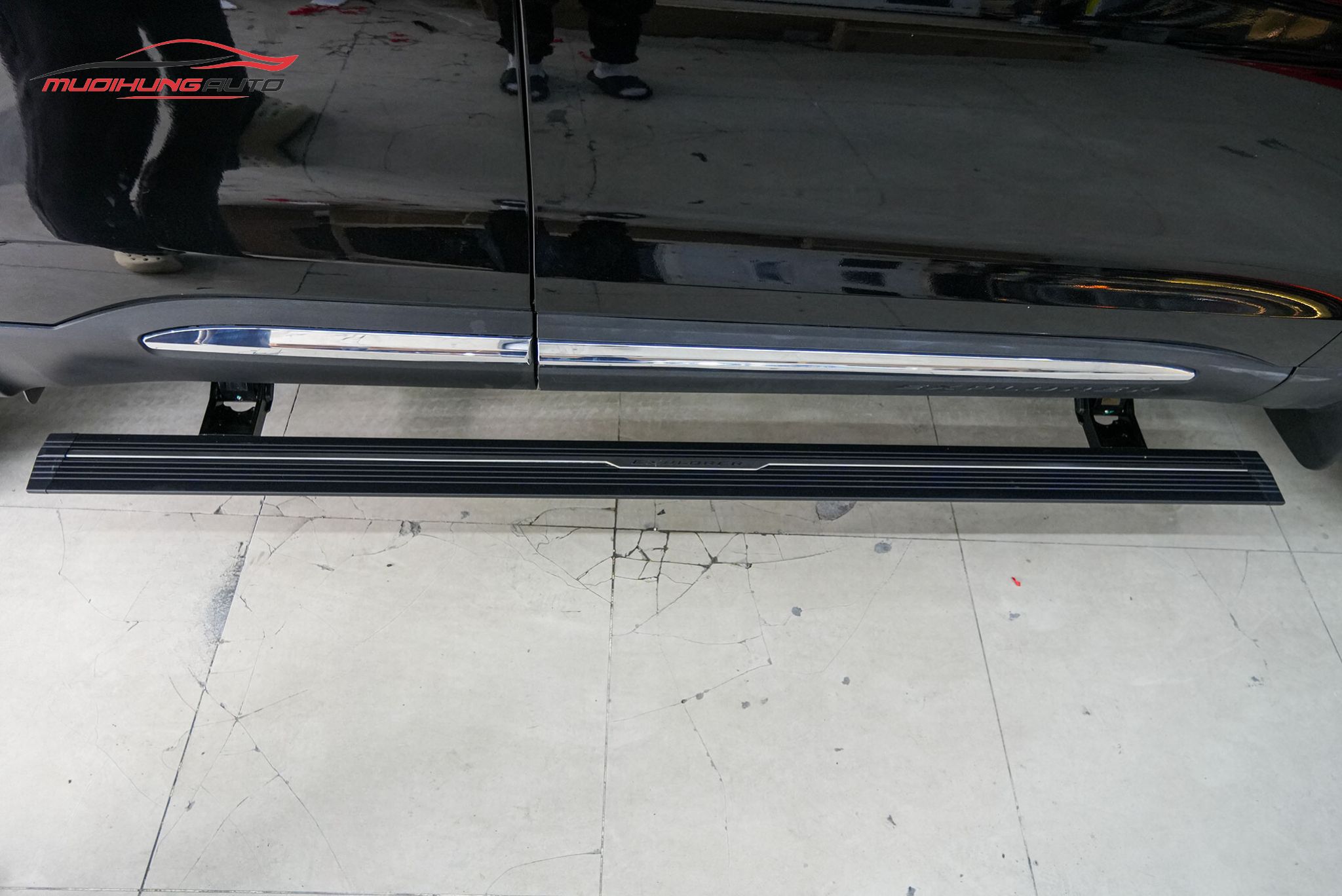 Bậc dẫm điện tự động xe Ford Explorer 2022