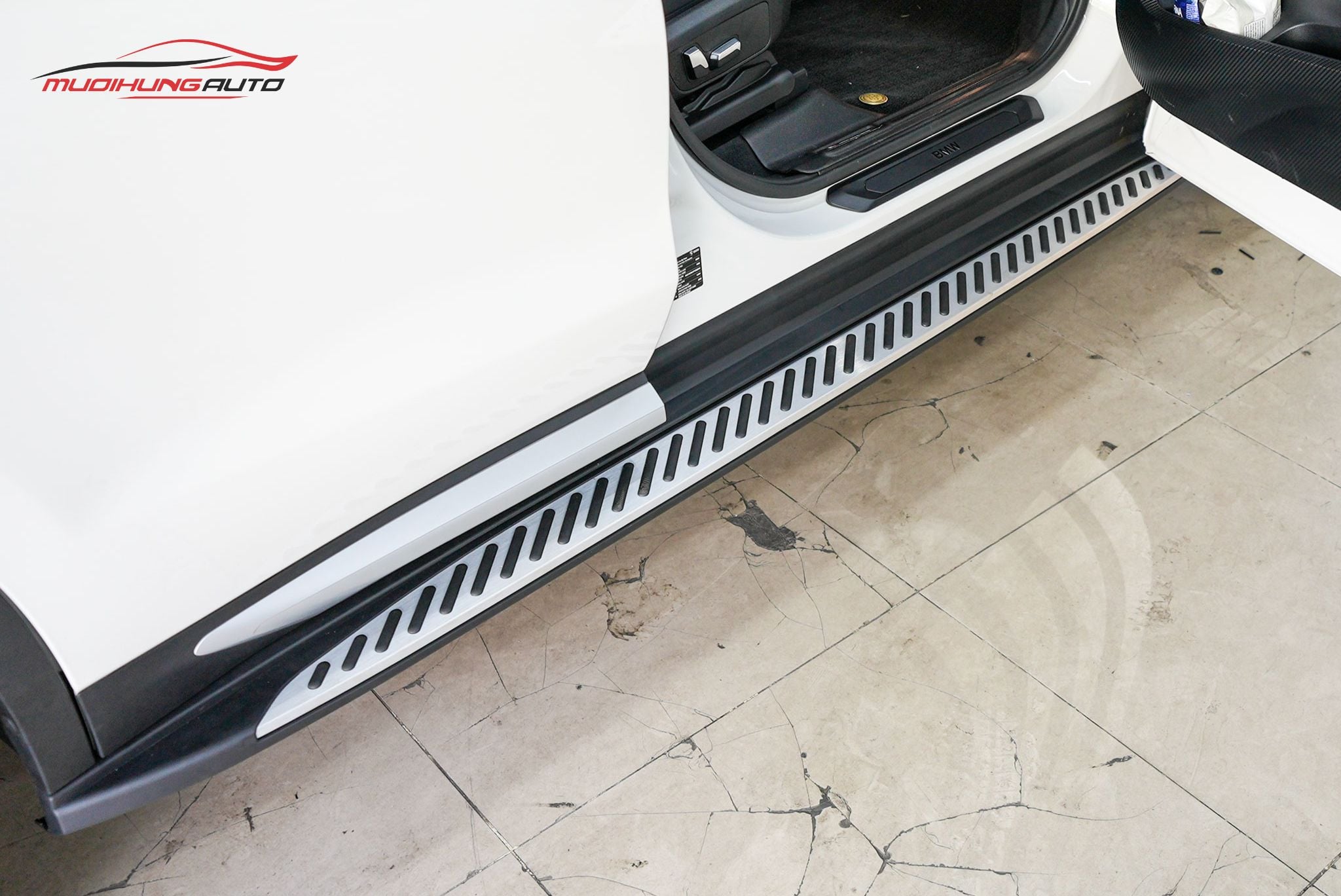 Bậc lên xuống BMW X3