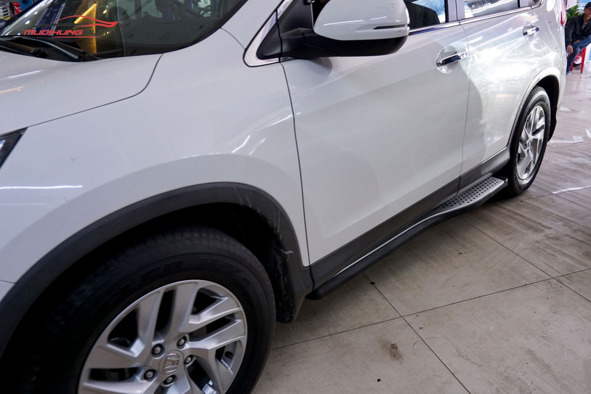 Bậc lên xuống Honda CRV