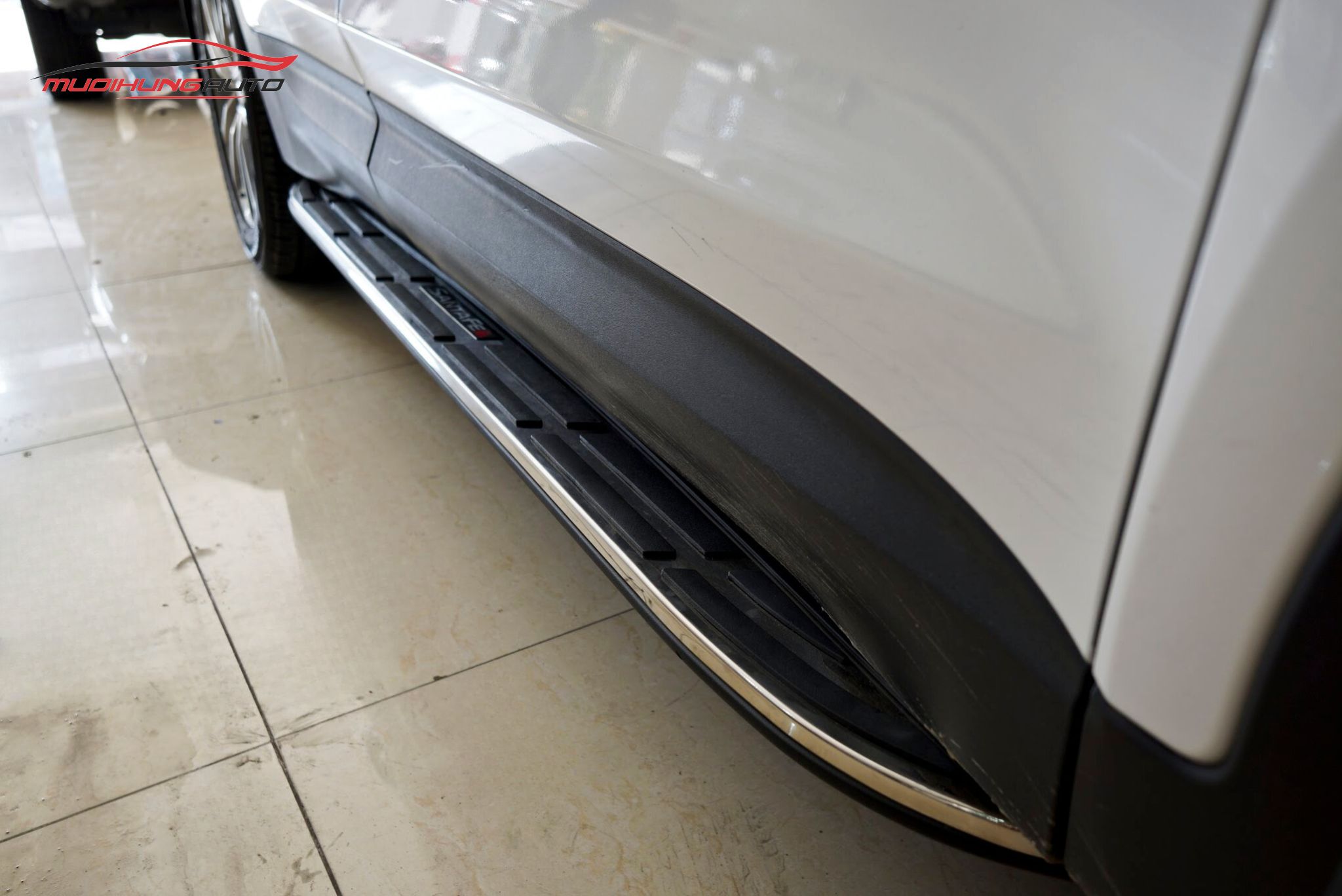 Bậc lên xuống Hyundai Santafe 2018