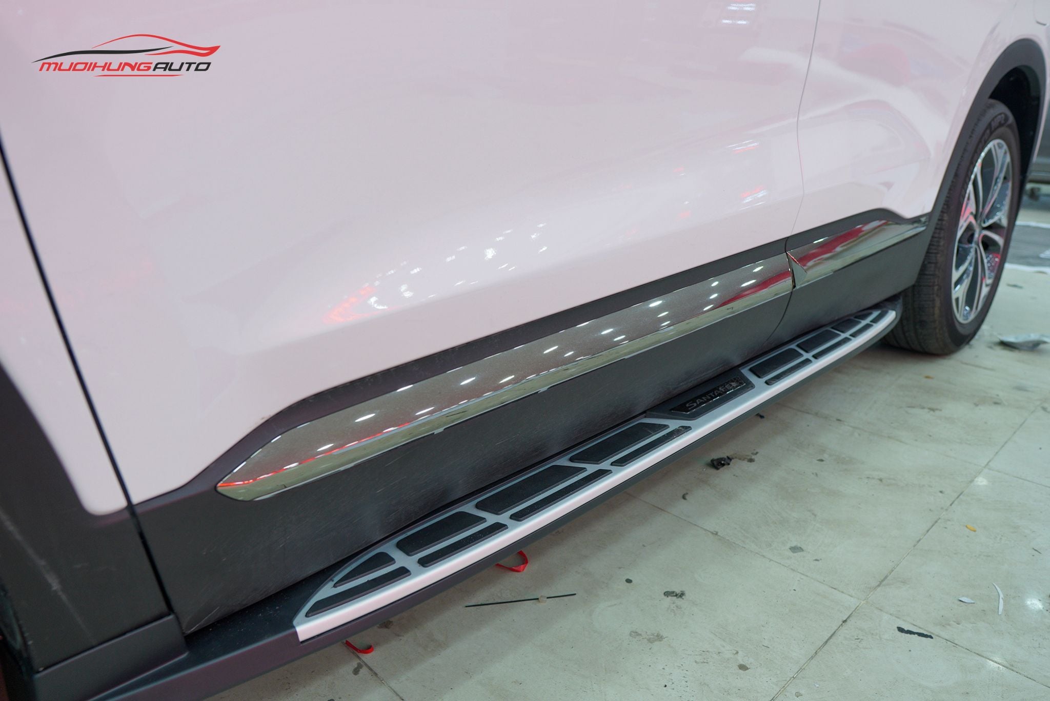 Bậc lên xuống Hyundai Santafe 2019