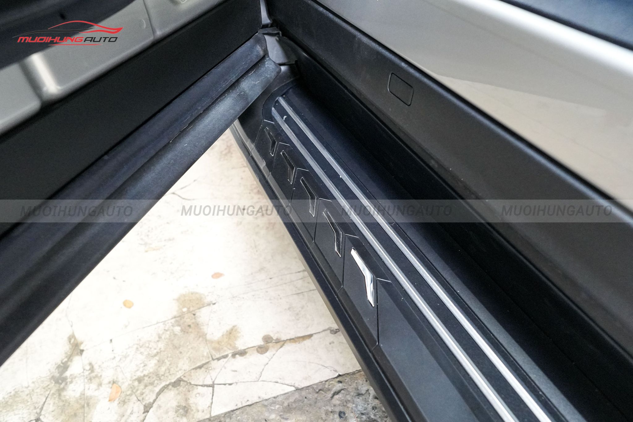 Bậc lên xuống Lexus RX300 2021