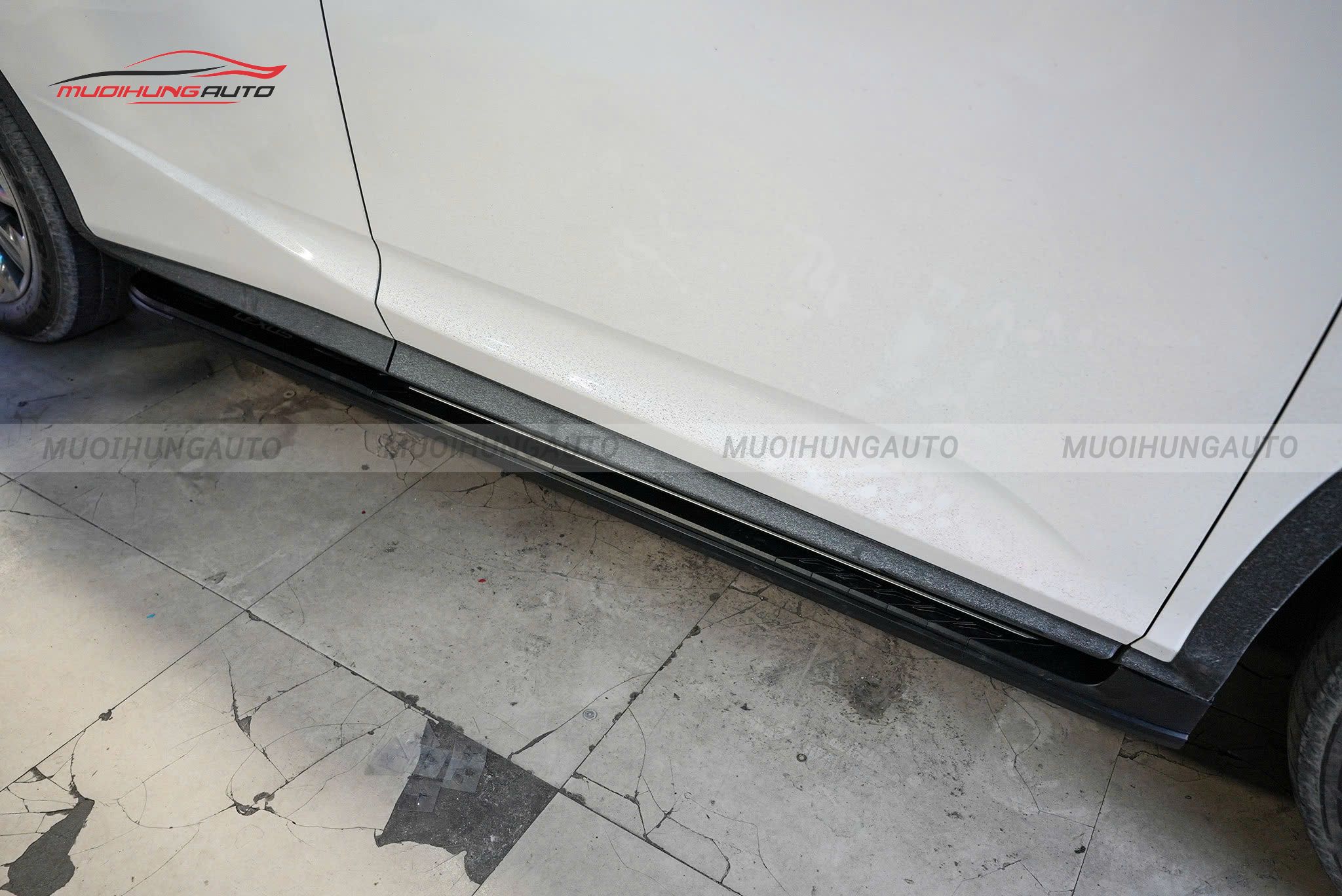 Bậc lên xuống Lexus RX350 2019