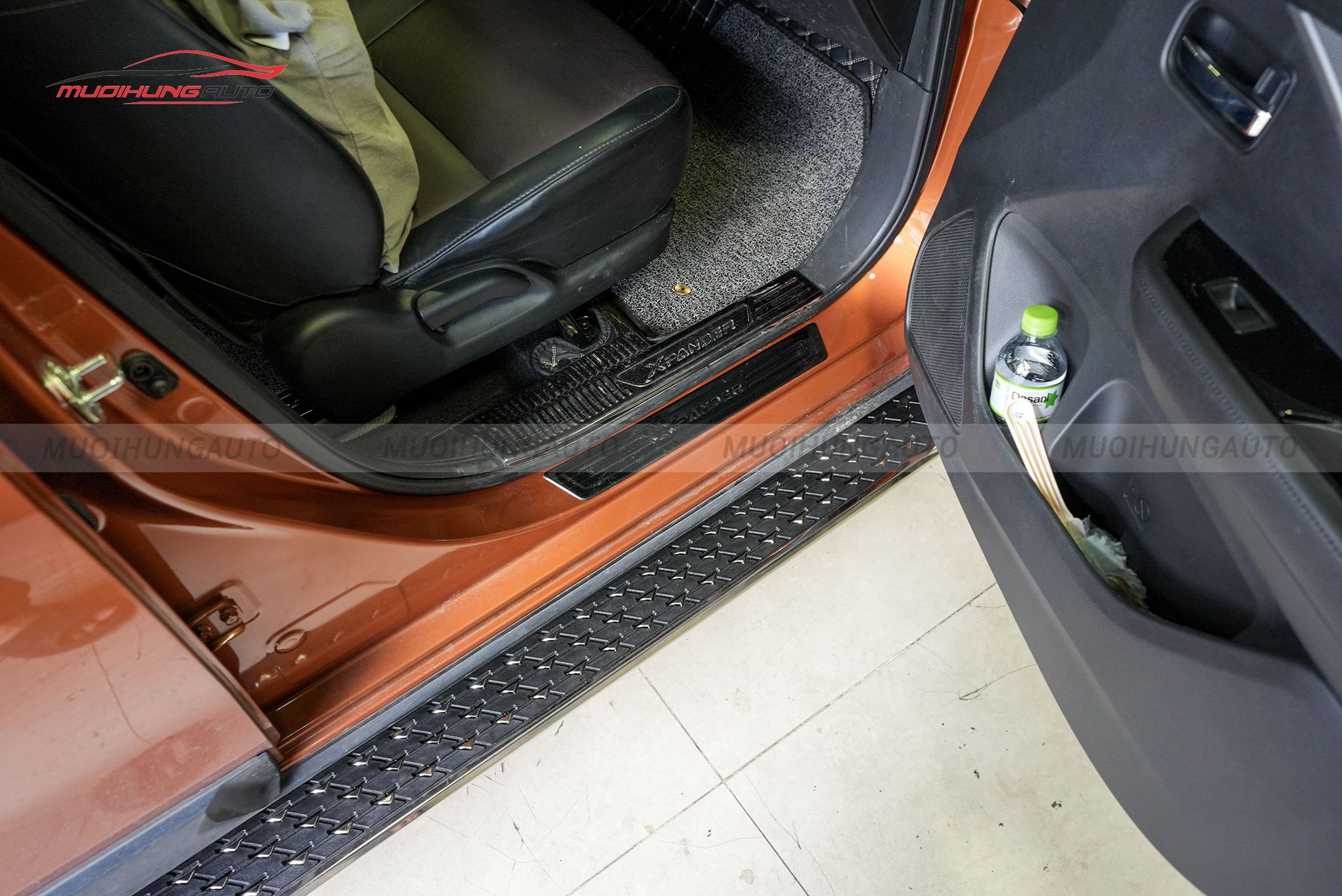 Bậc lên xuống Mitsubishi Xpander Cross 2024