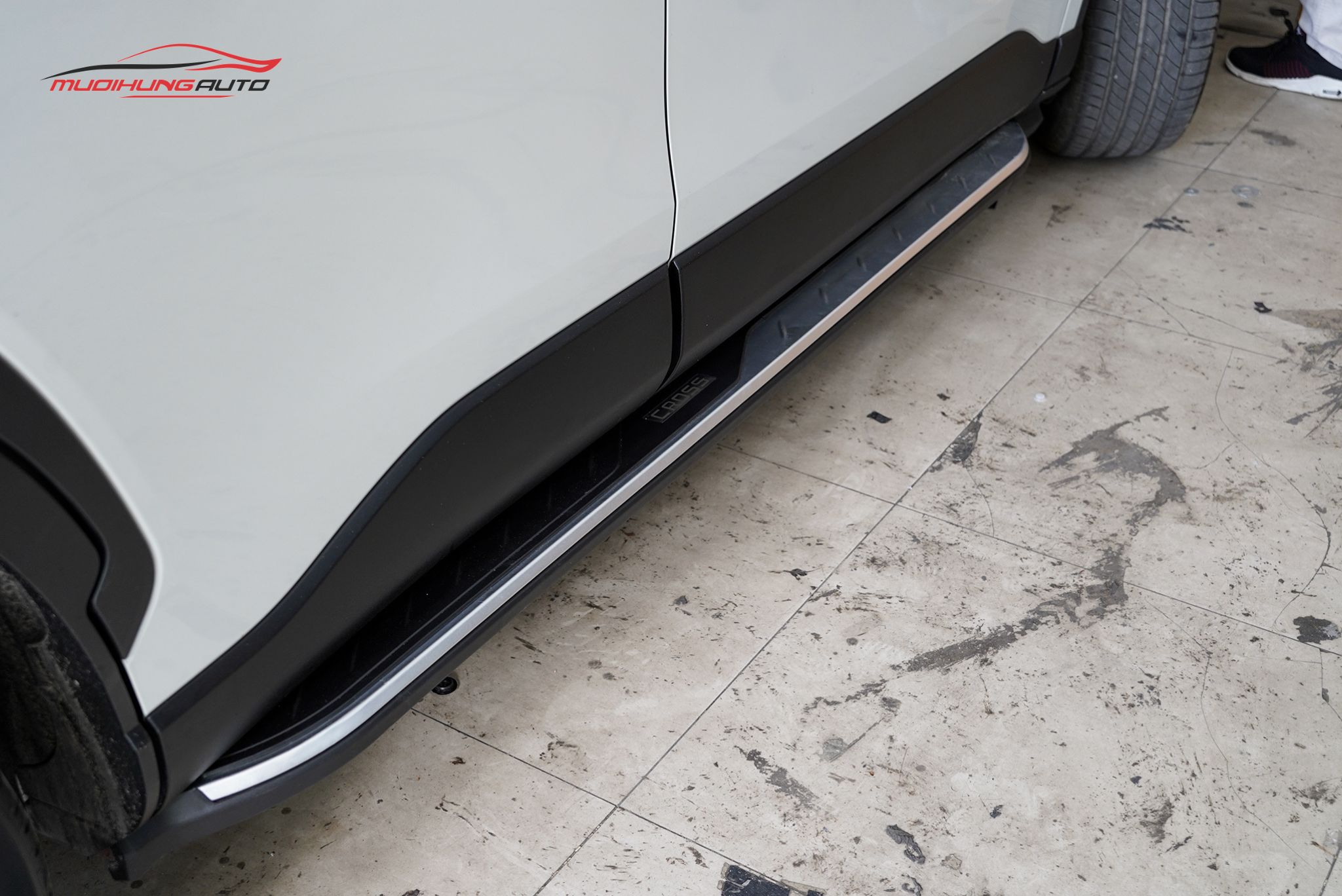 Bậc lên xuống Toyota Corolla Cross