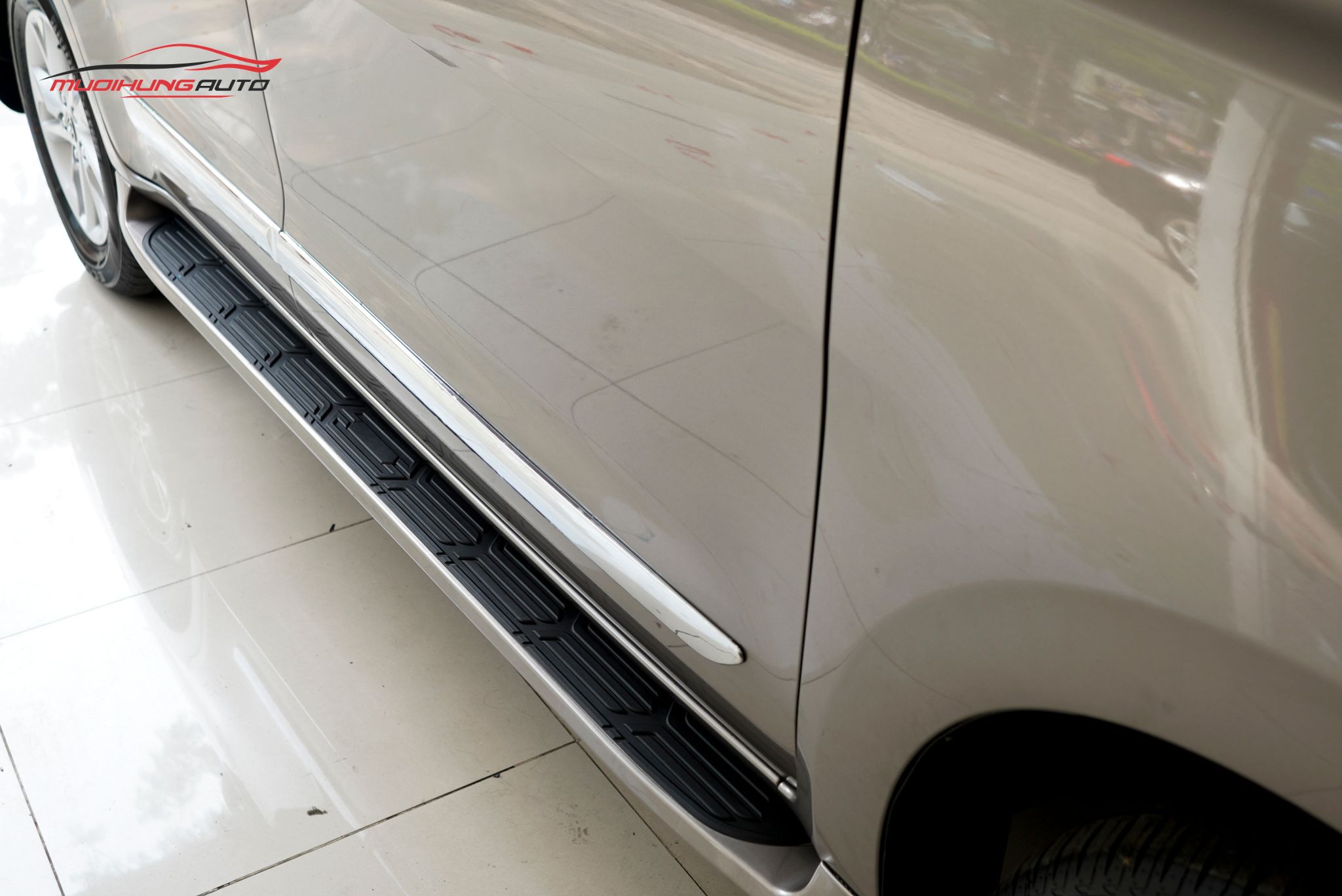 Bậc lên xuống Toyota Innova 2009