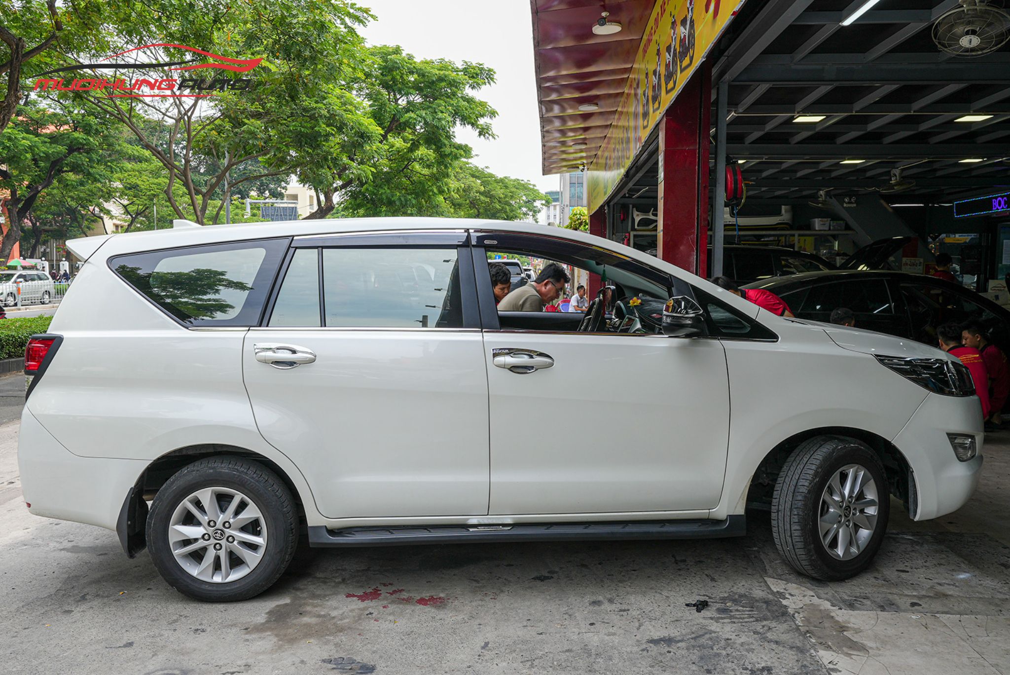 Top 10+ Mẫu Bệ Bước Toyota Innova Bền Đẹp Nhất 2025
