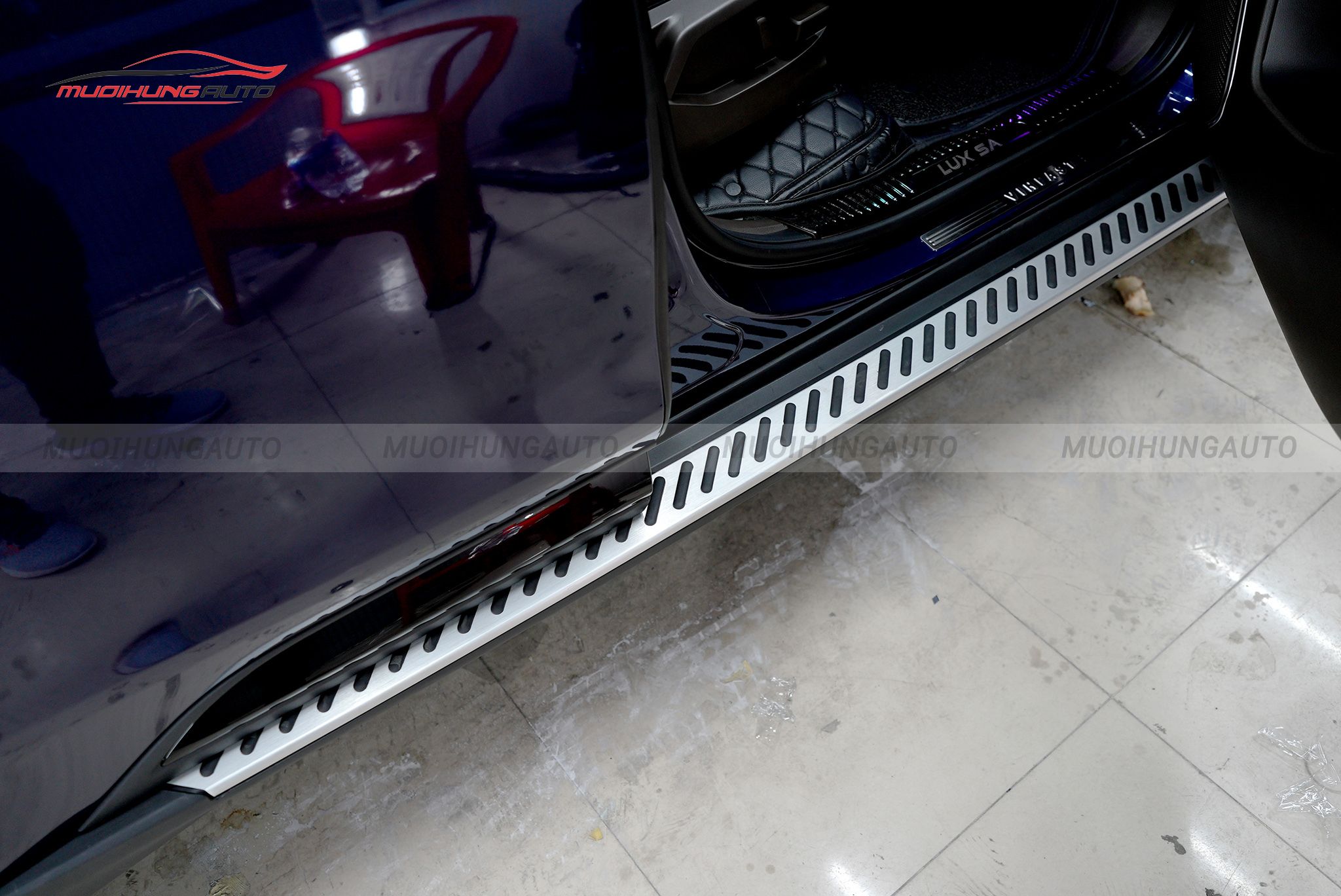 Bậc lên xuống Vinfast LUX SA 2.0 2019