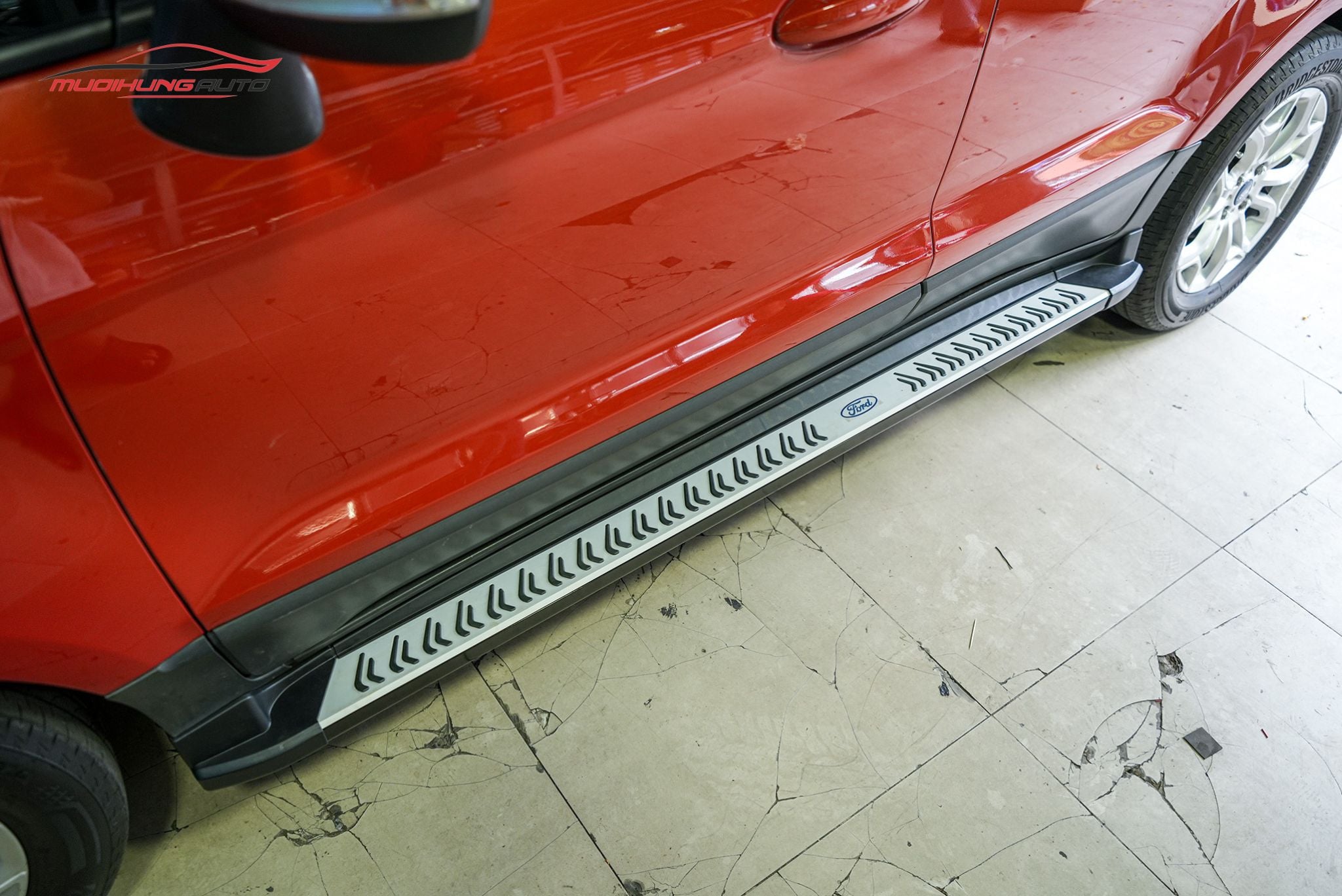 Bậc lên xuống xe Ford Ecosport 2020