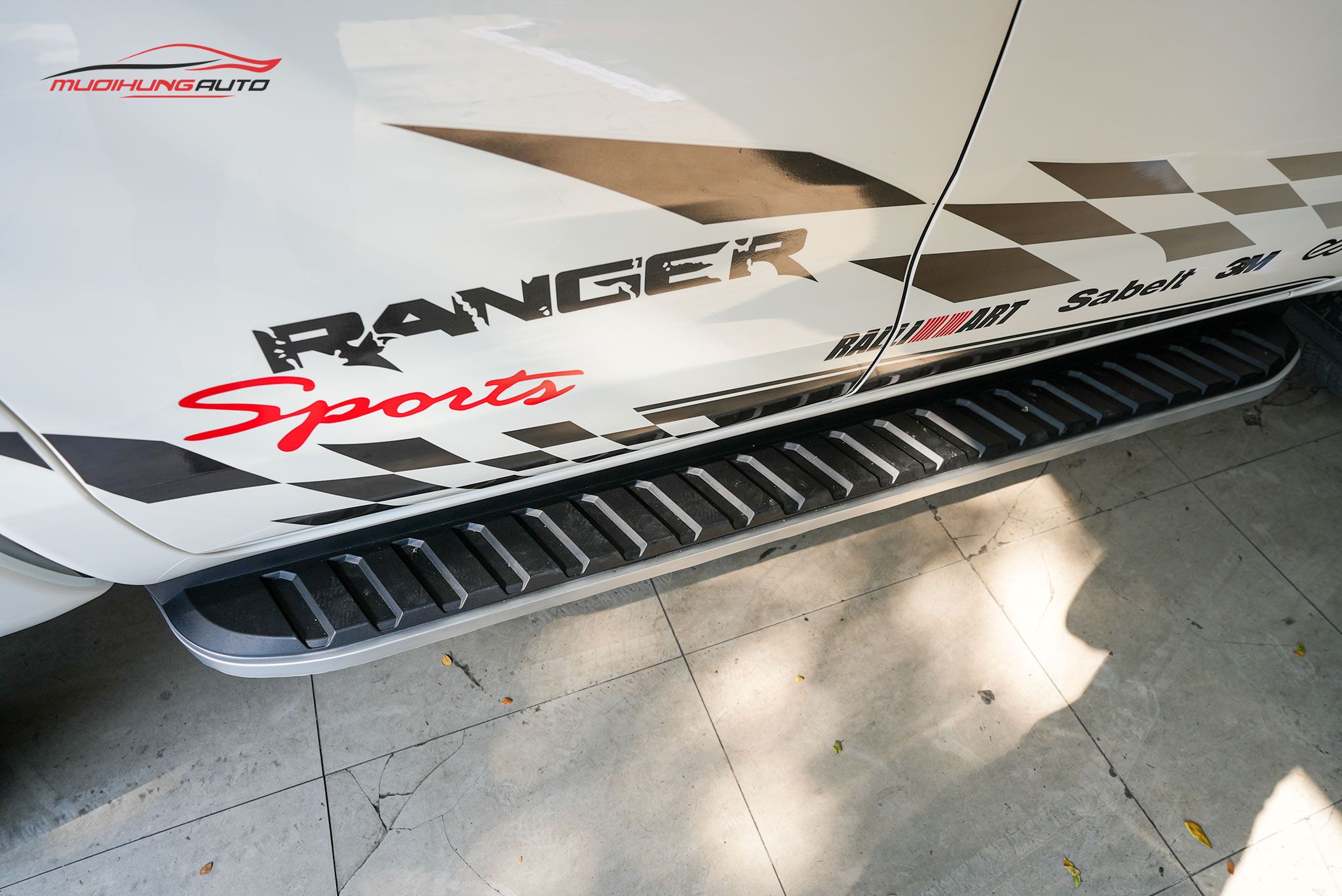 Bậc lên xuống xe Ford Ranger