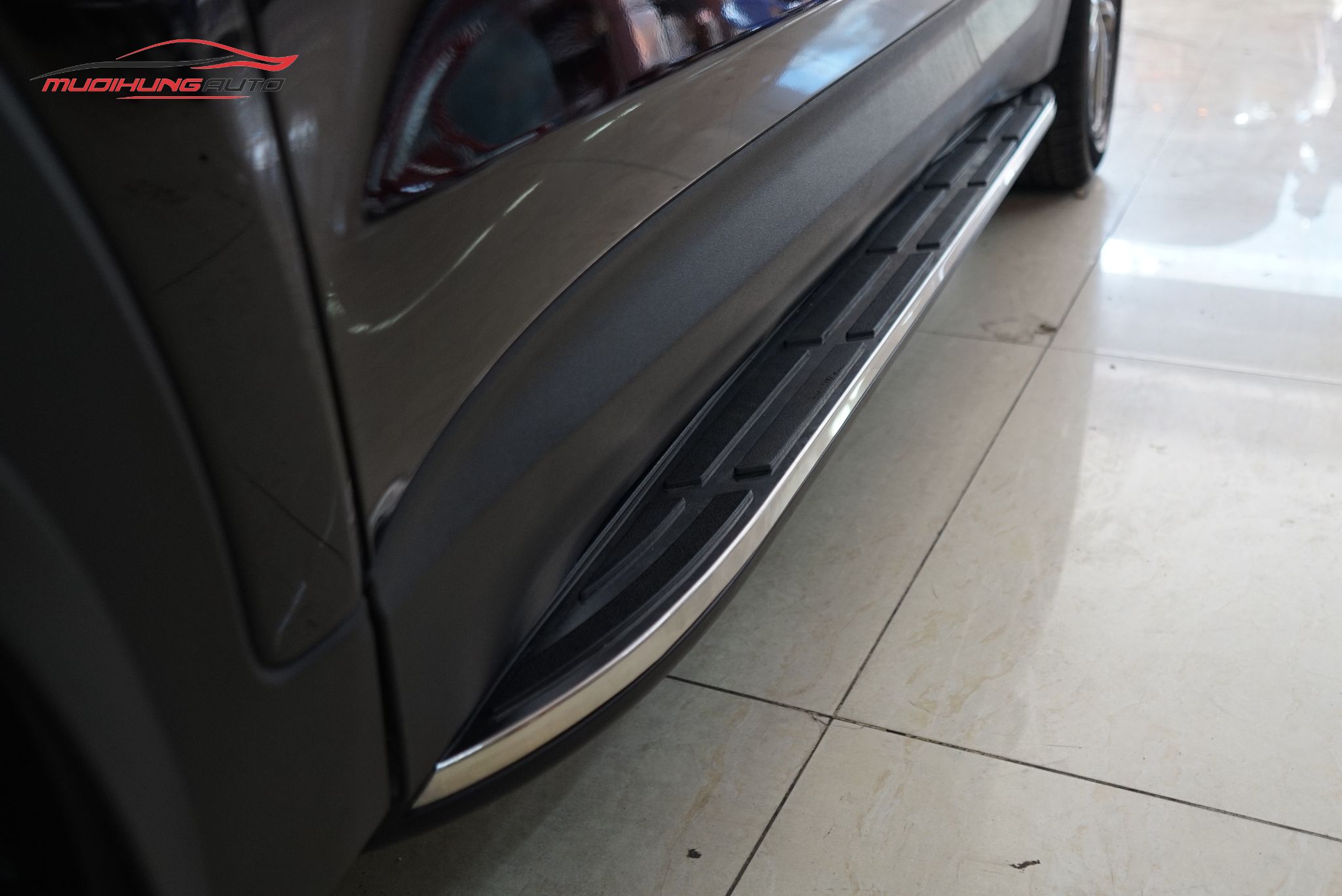 Bậc lên xuống xe Hyundai Santafe 2018