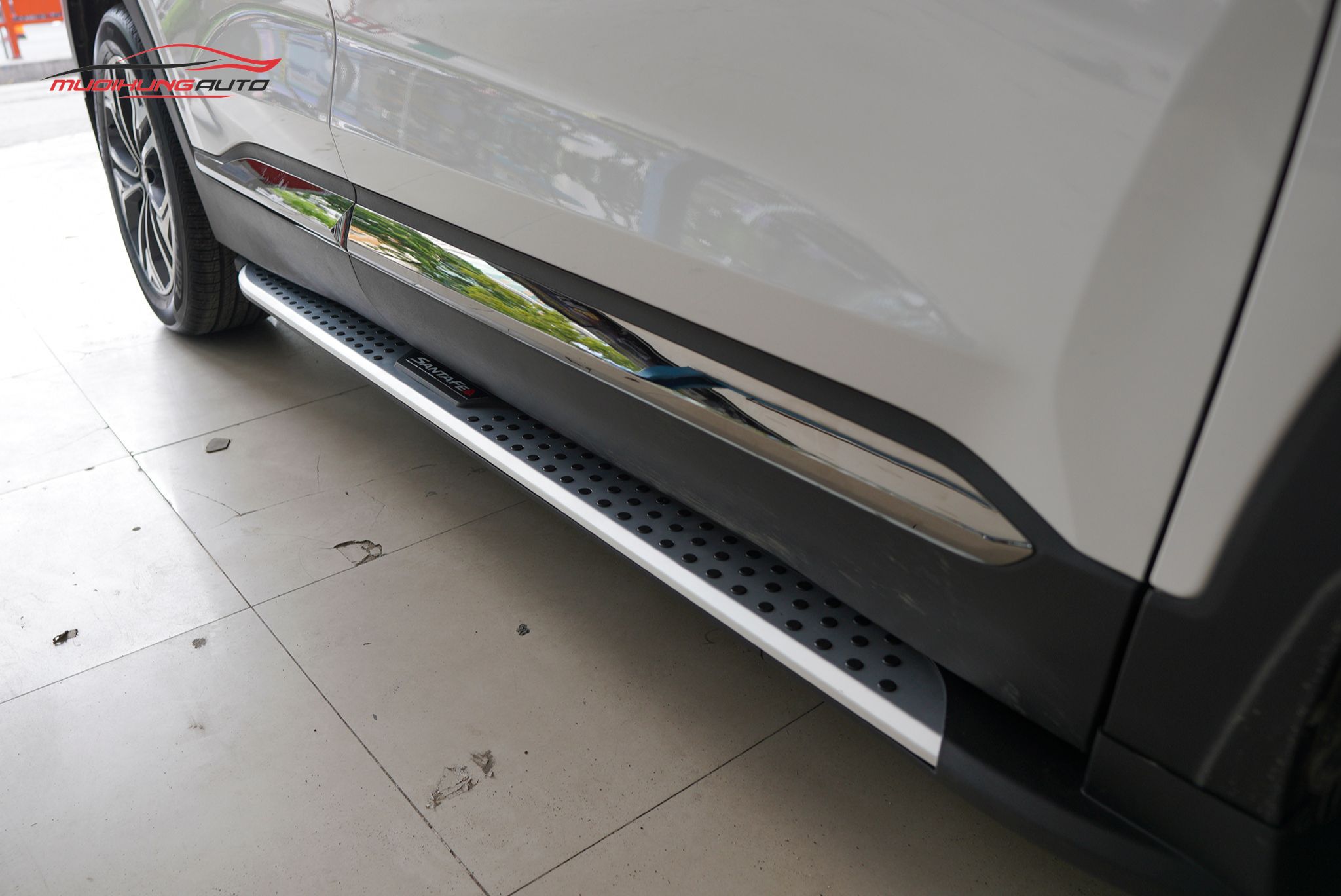 Bậc lên xuống xe Hyundai Santafe 2019