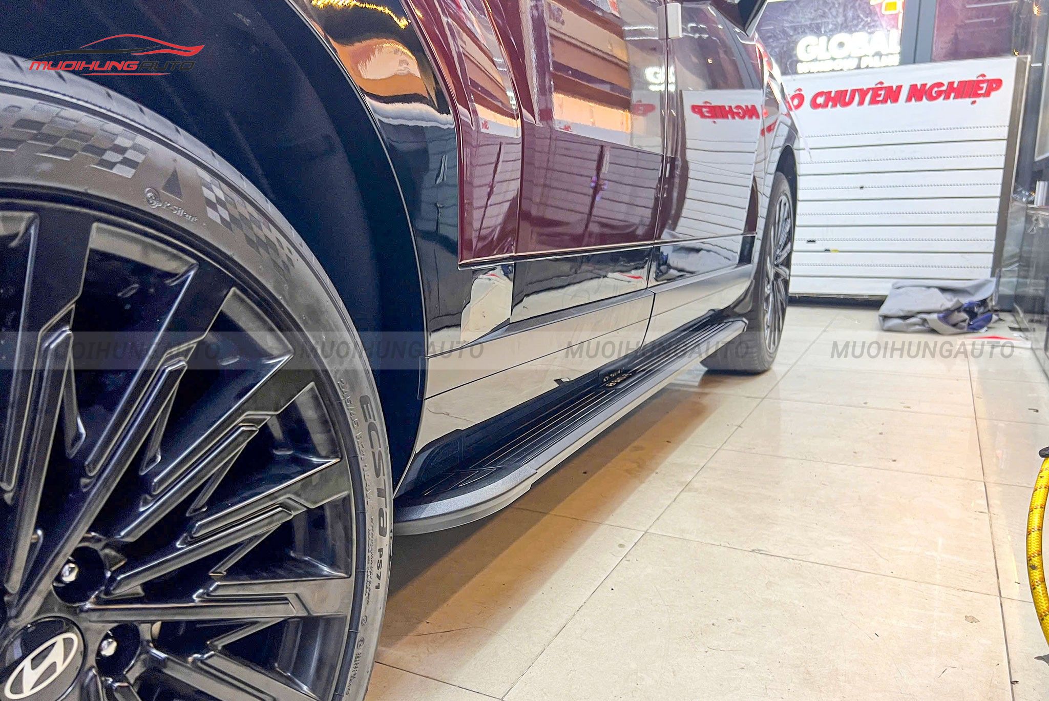 Bậc lên xuống xe Hyundai Santafe 2025