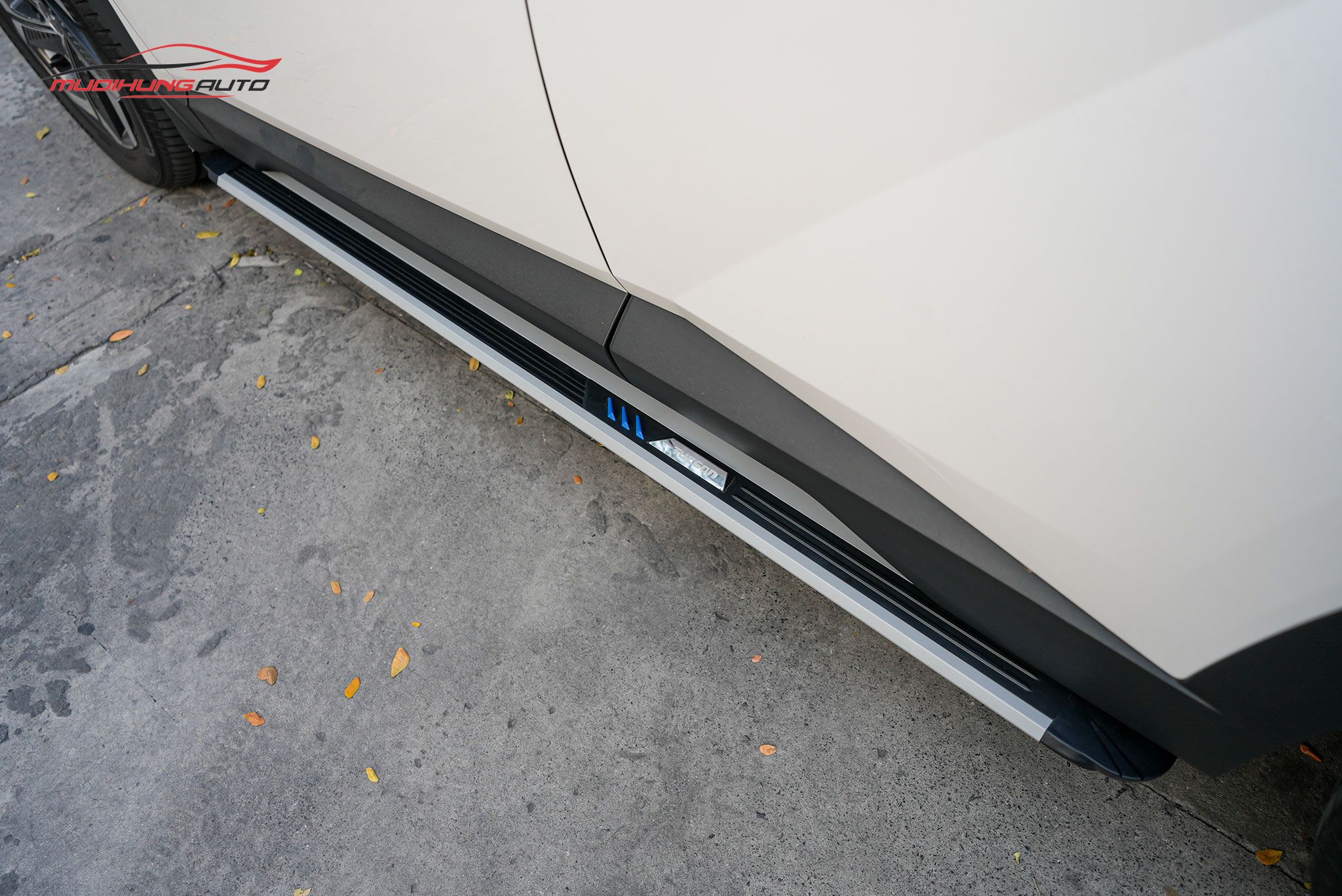 Bậc lên xuống xe Hyundai Tucson 2022