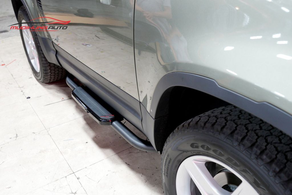 Bậc lên xuống xe Land Rover Defender