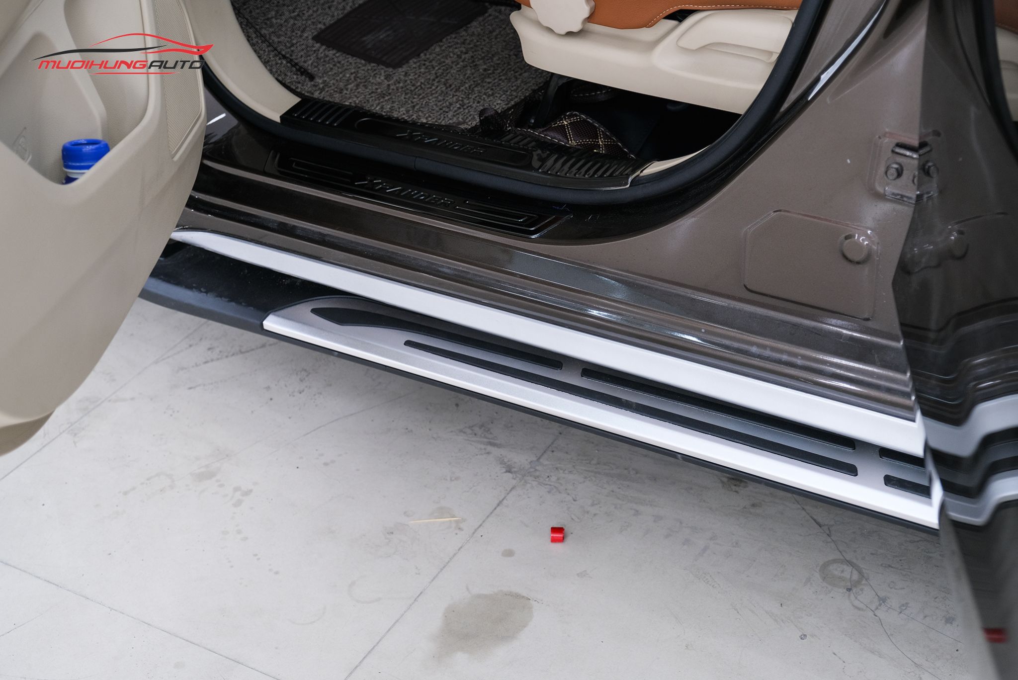 Bậc lên xuống xe Mitsubishi Xpander