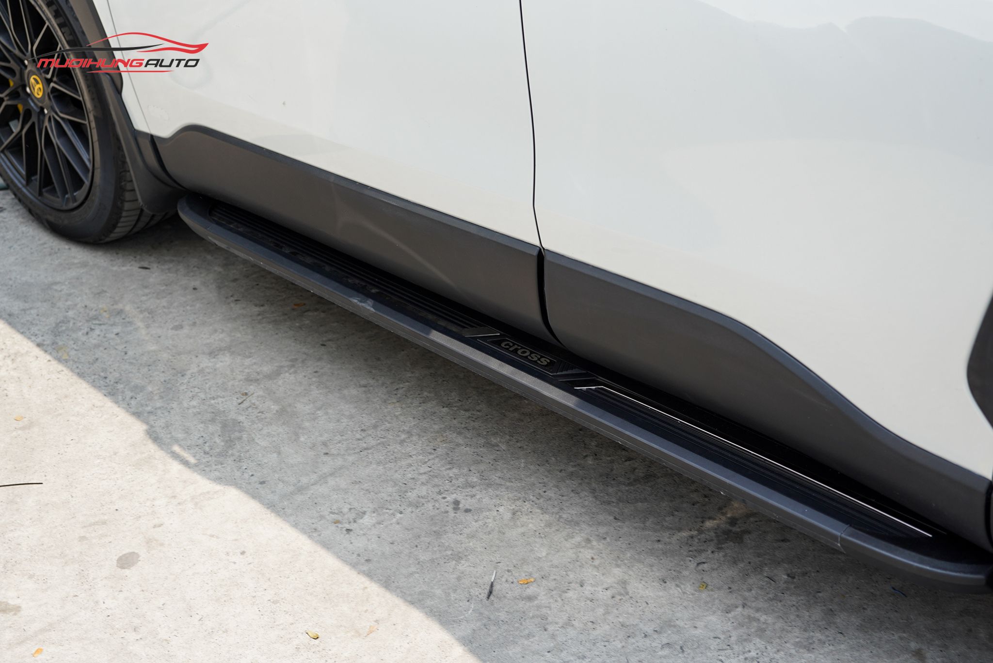 Bậc lên xuống xe Toyota Corolla Cross